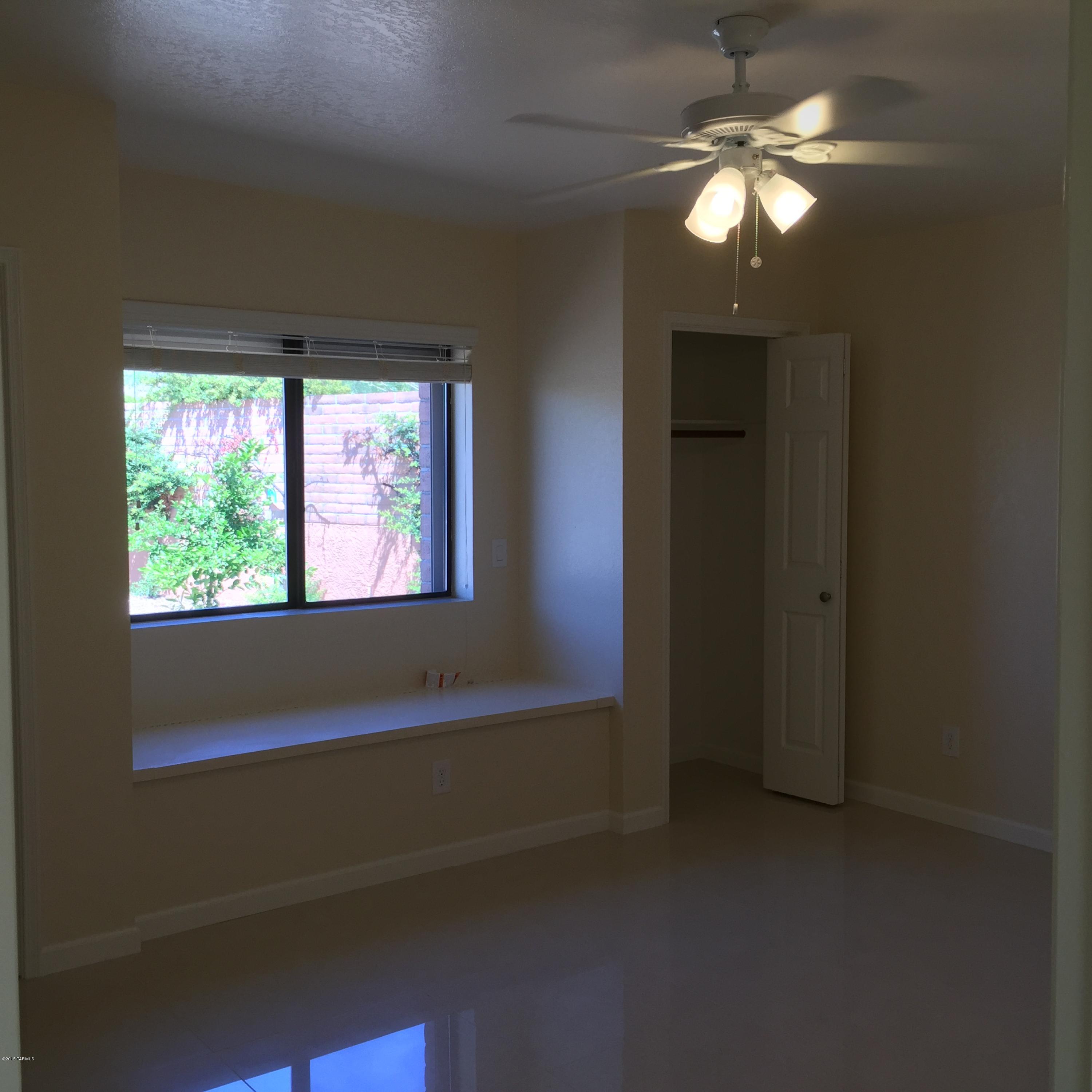 5540 N Via Velazquez