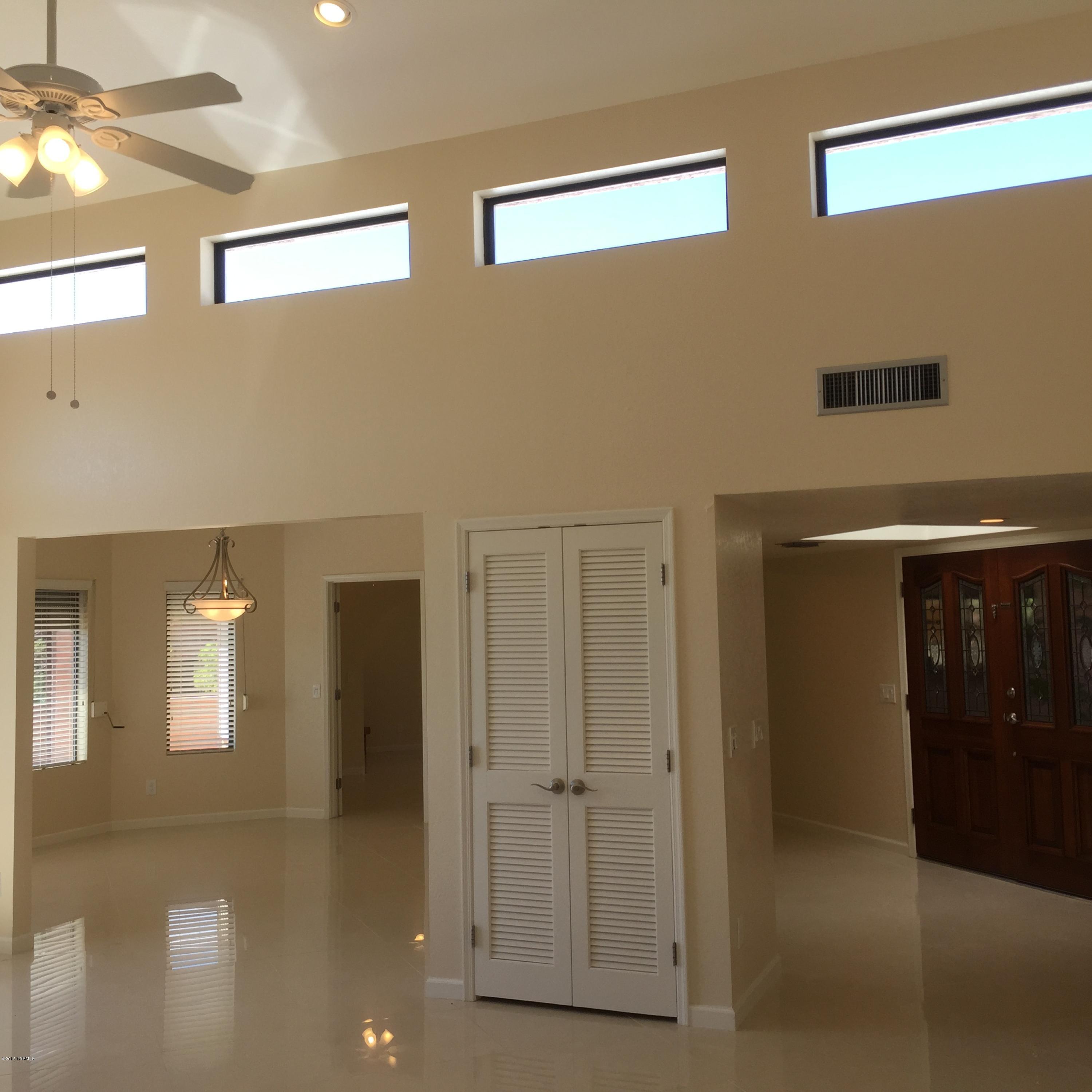 5540 N Via Velazquez