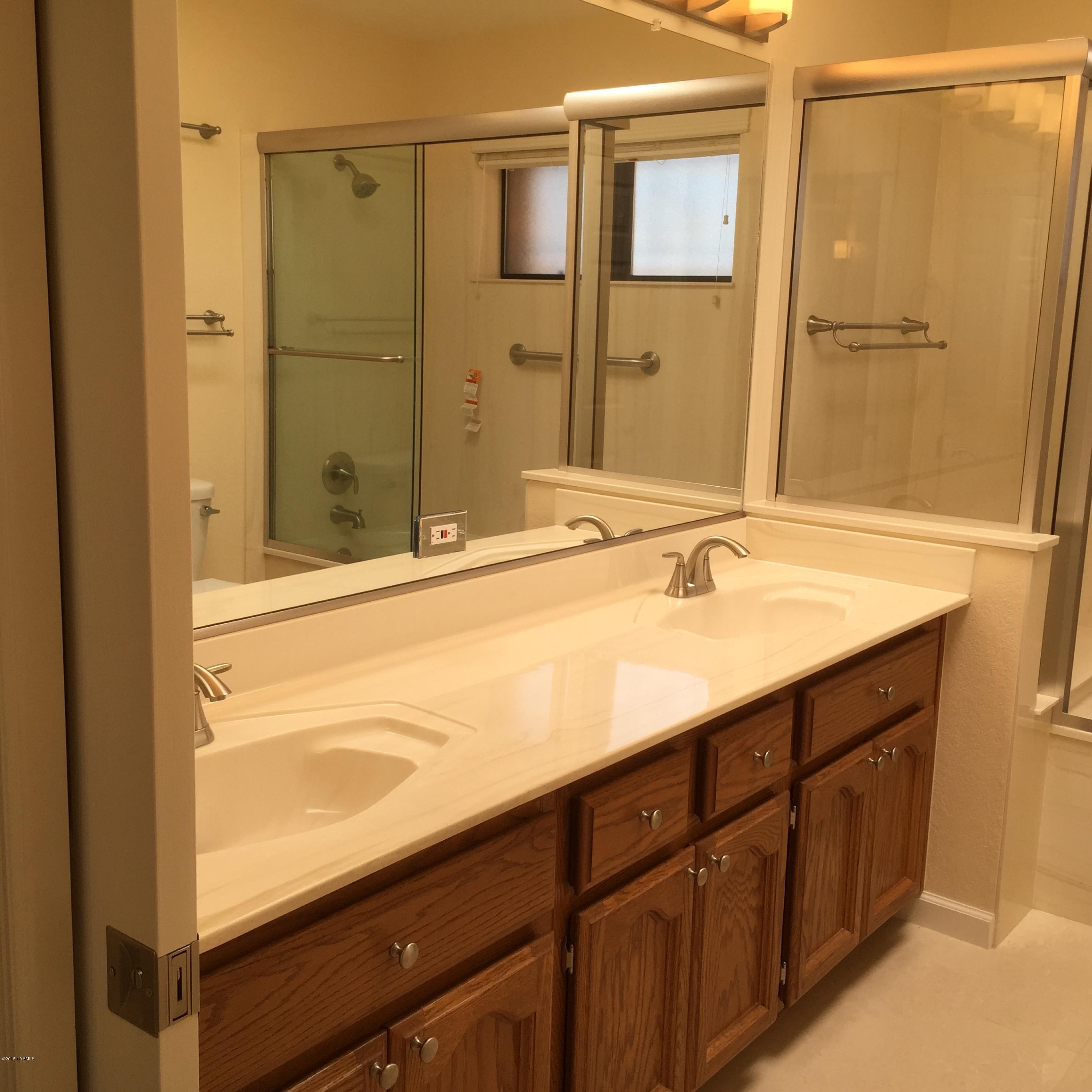 5540 N Via Velazquez