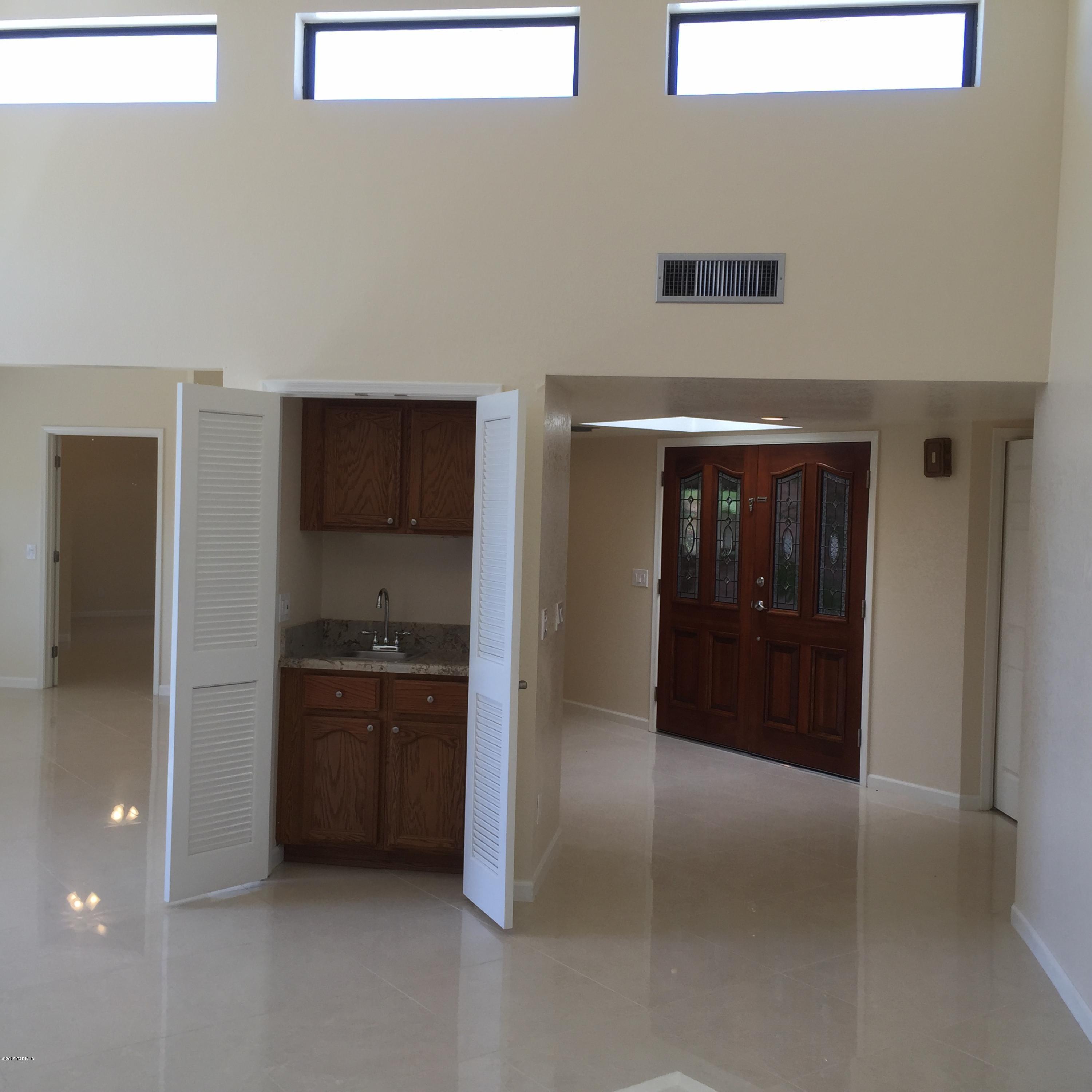 5540 N Via Velazquez