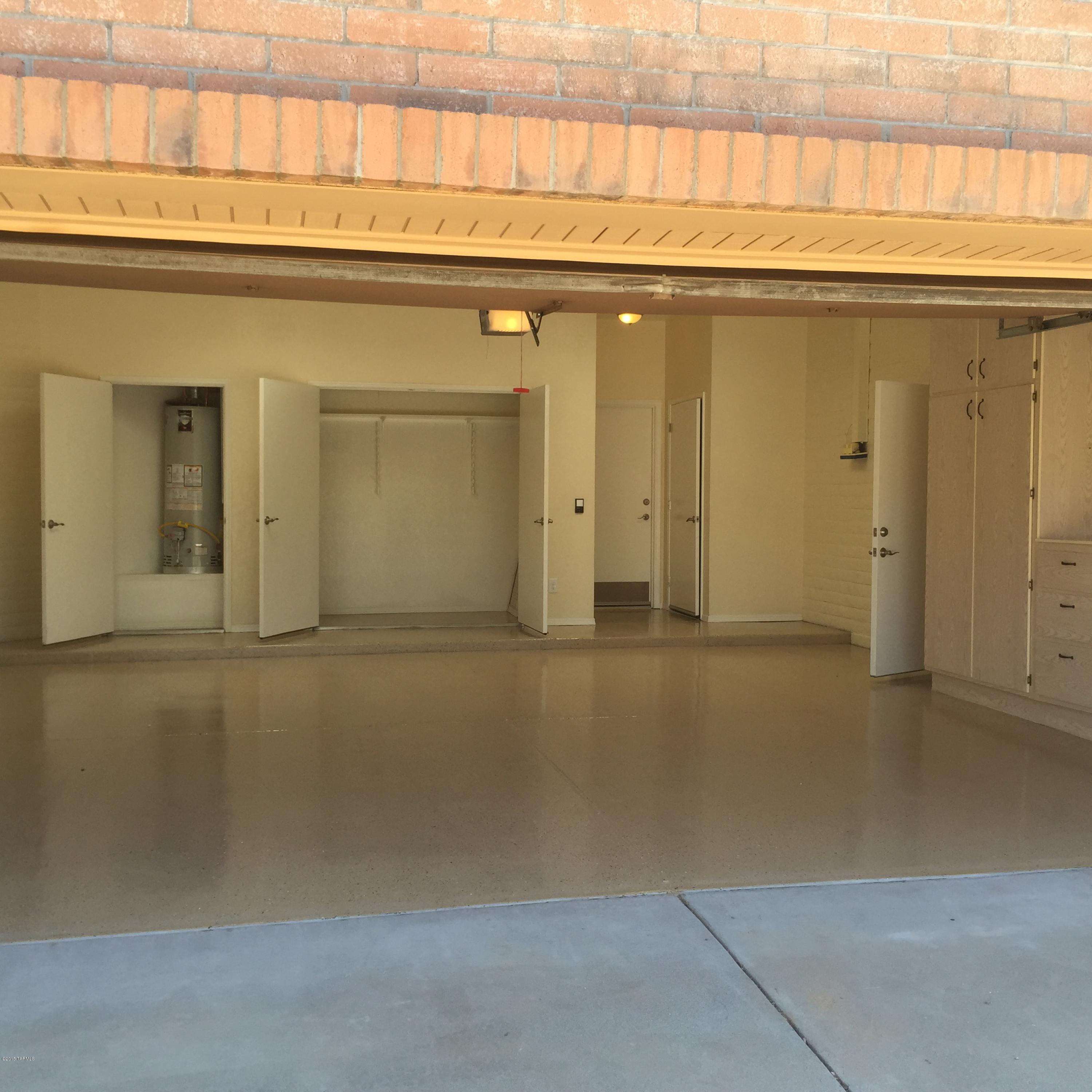 5540 N Via Velazquez