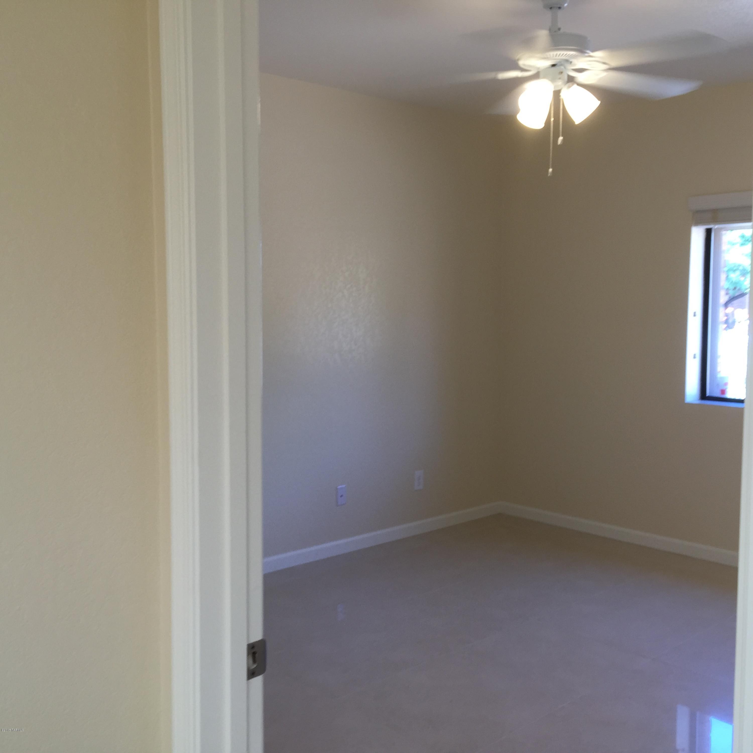 5540 N Via Velazquez