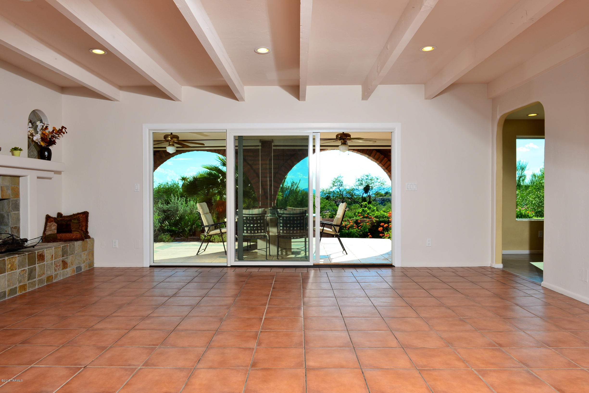 5801 N Placita Joyita