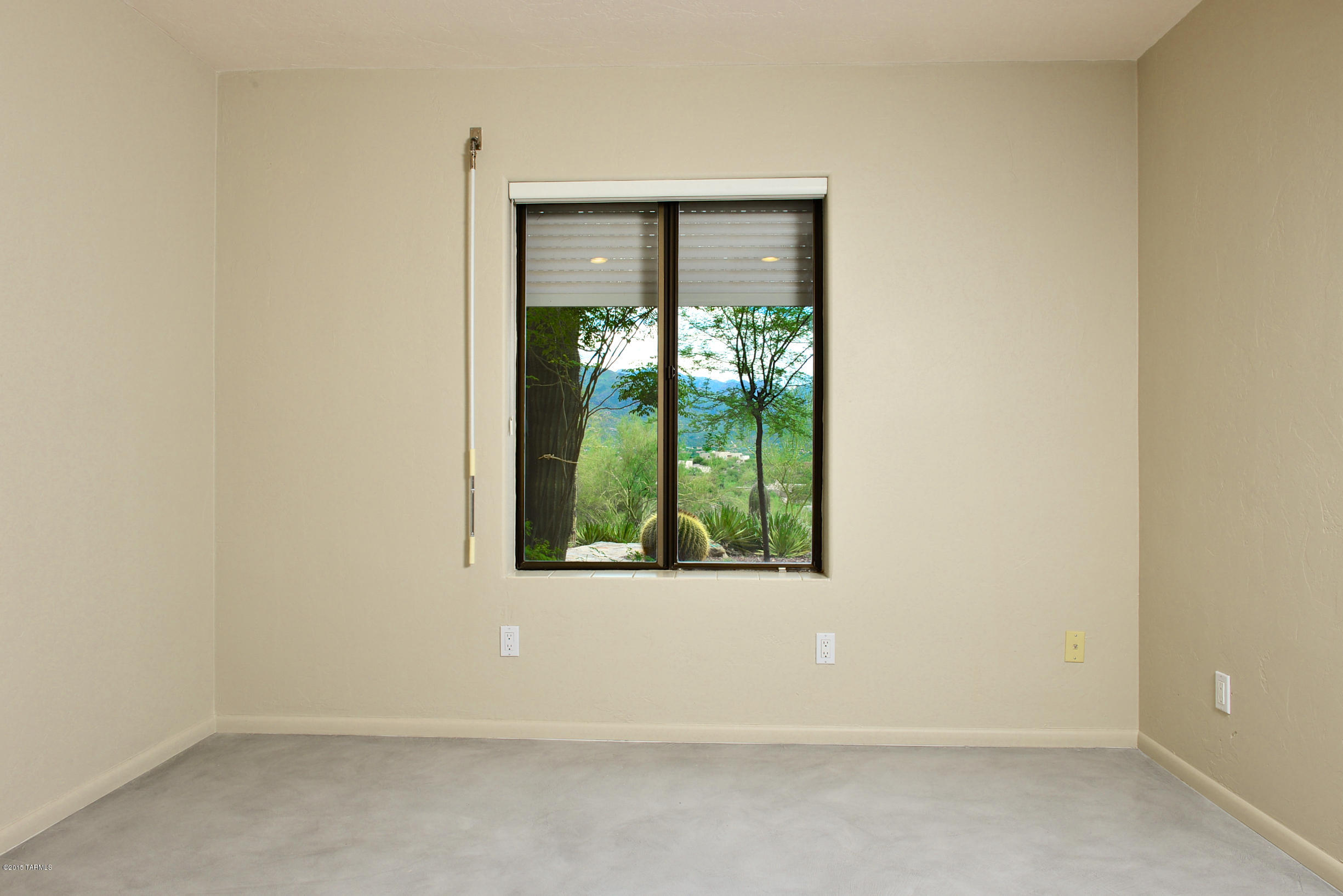 5801 N Placita Joyita