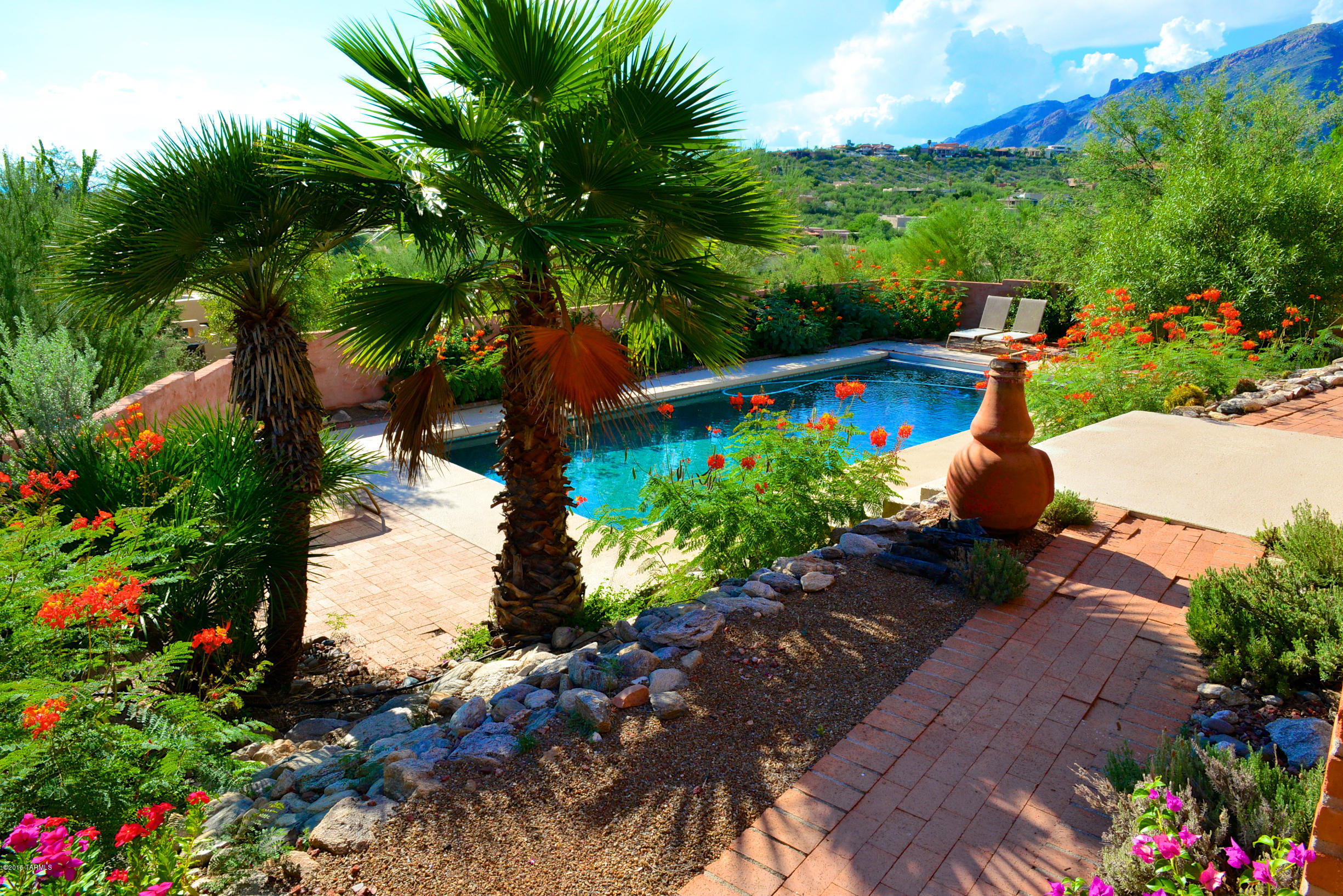 5801 N Placita Joyita