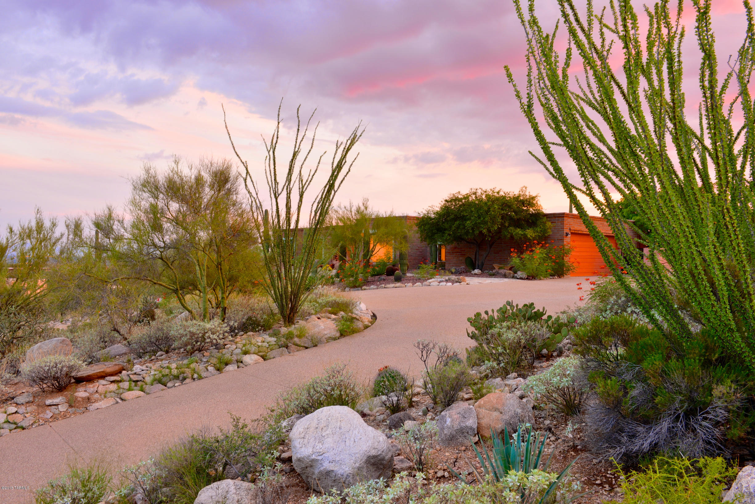 5801 N Placita Joyita