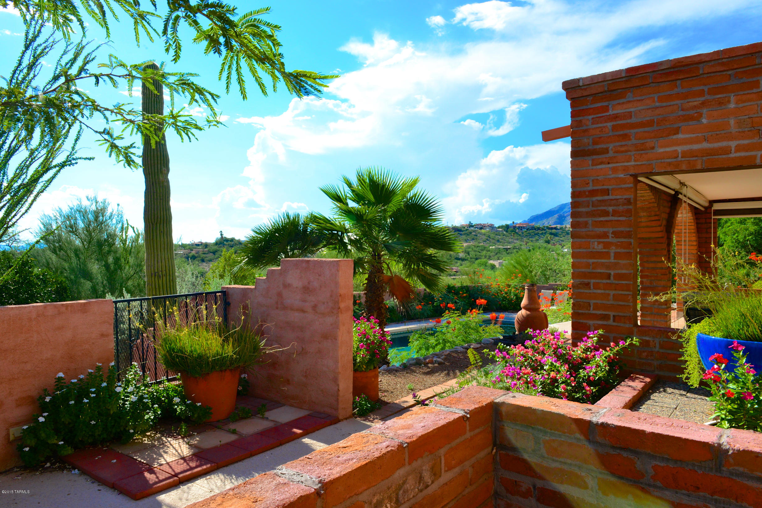 5801 N Placita Joyita