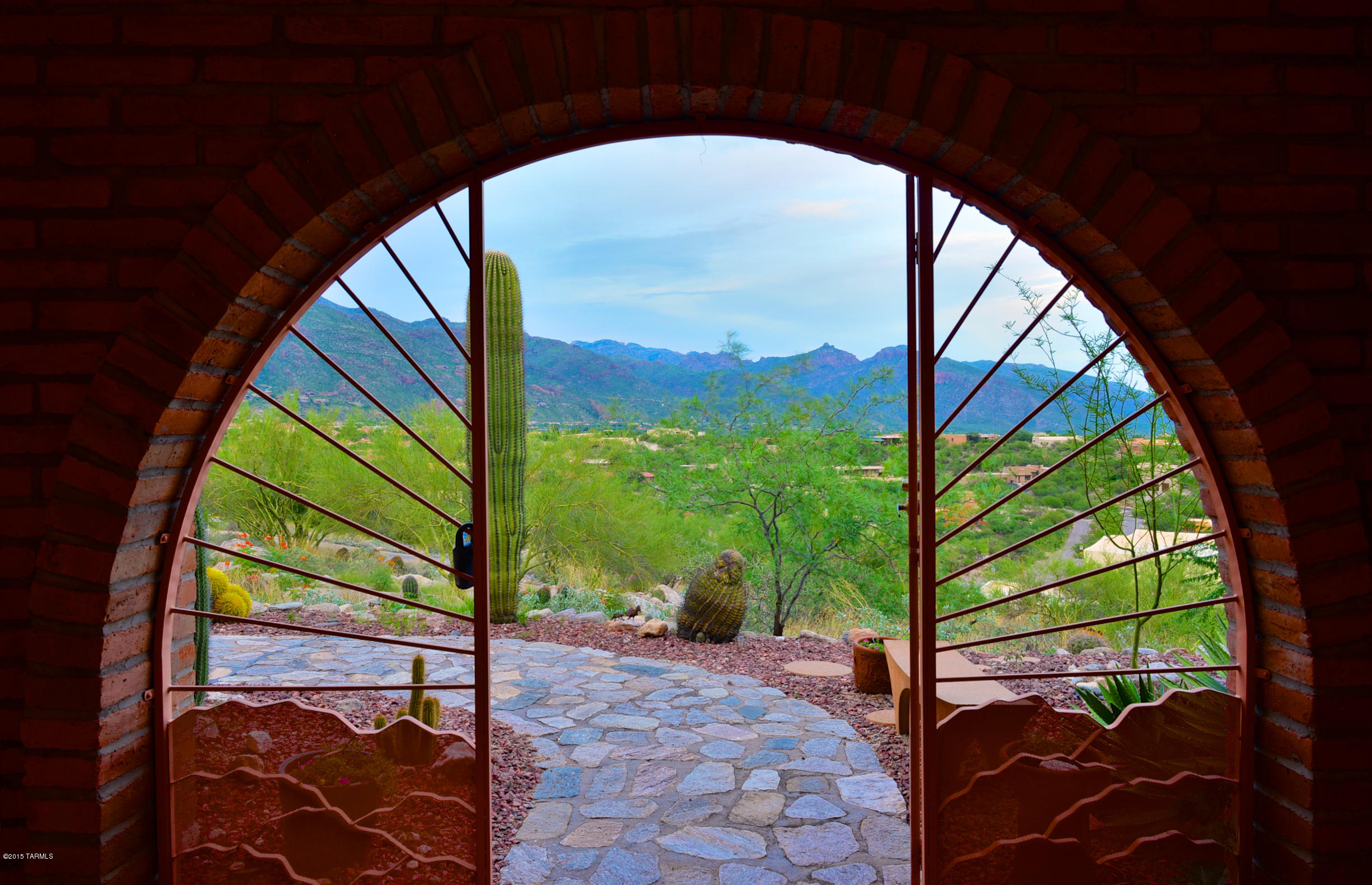 5801 N Placita Joyita