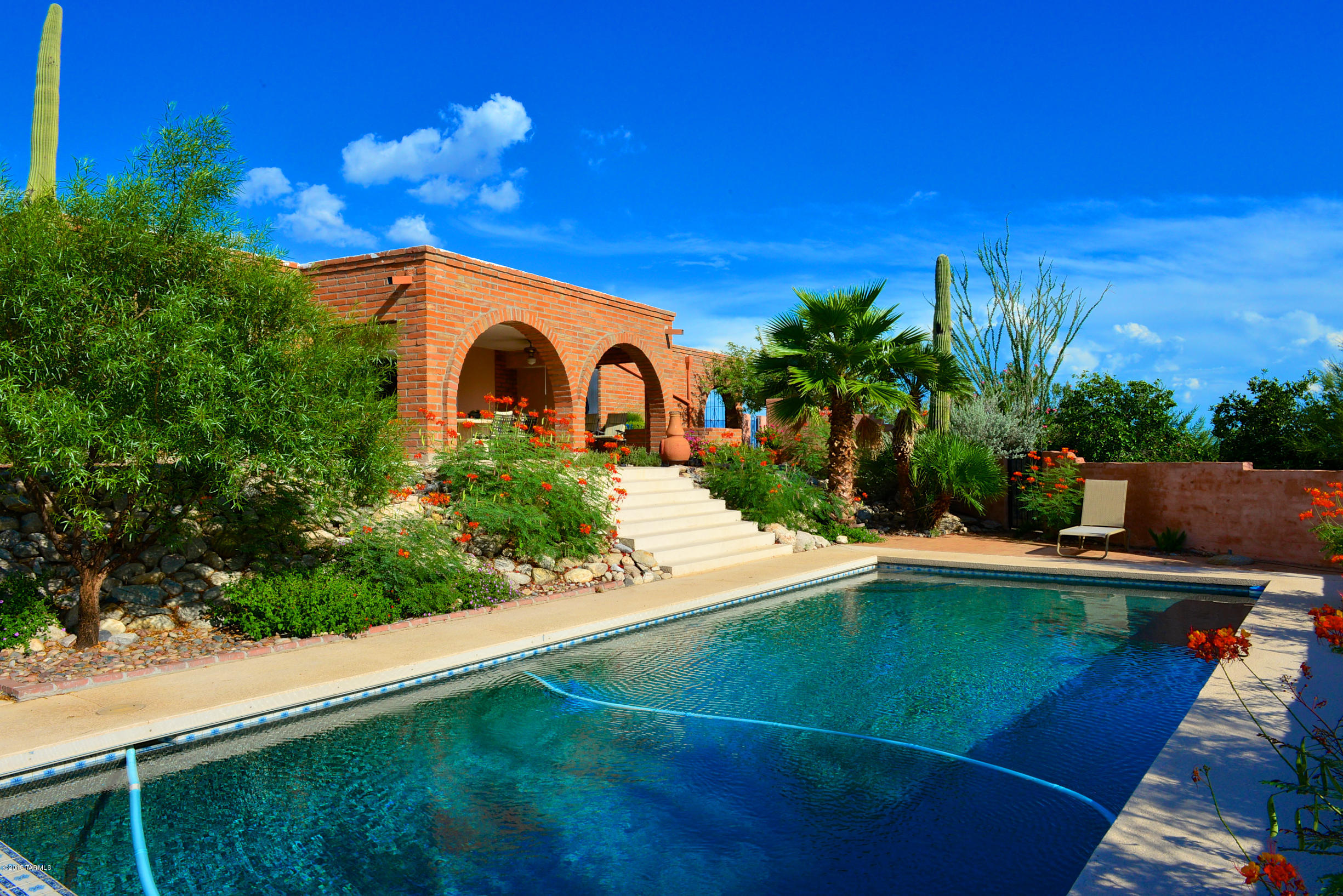 5801 N Placita Joyita