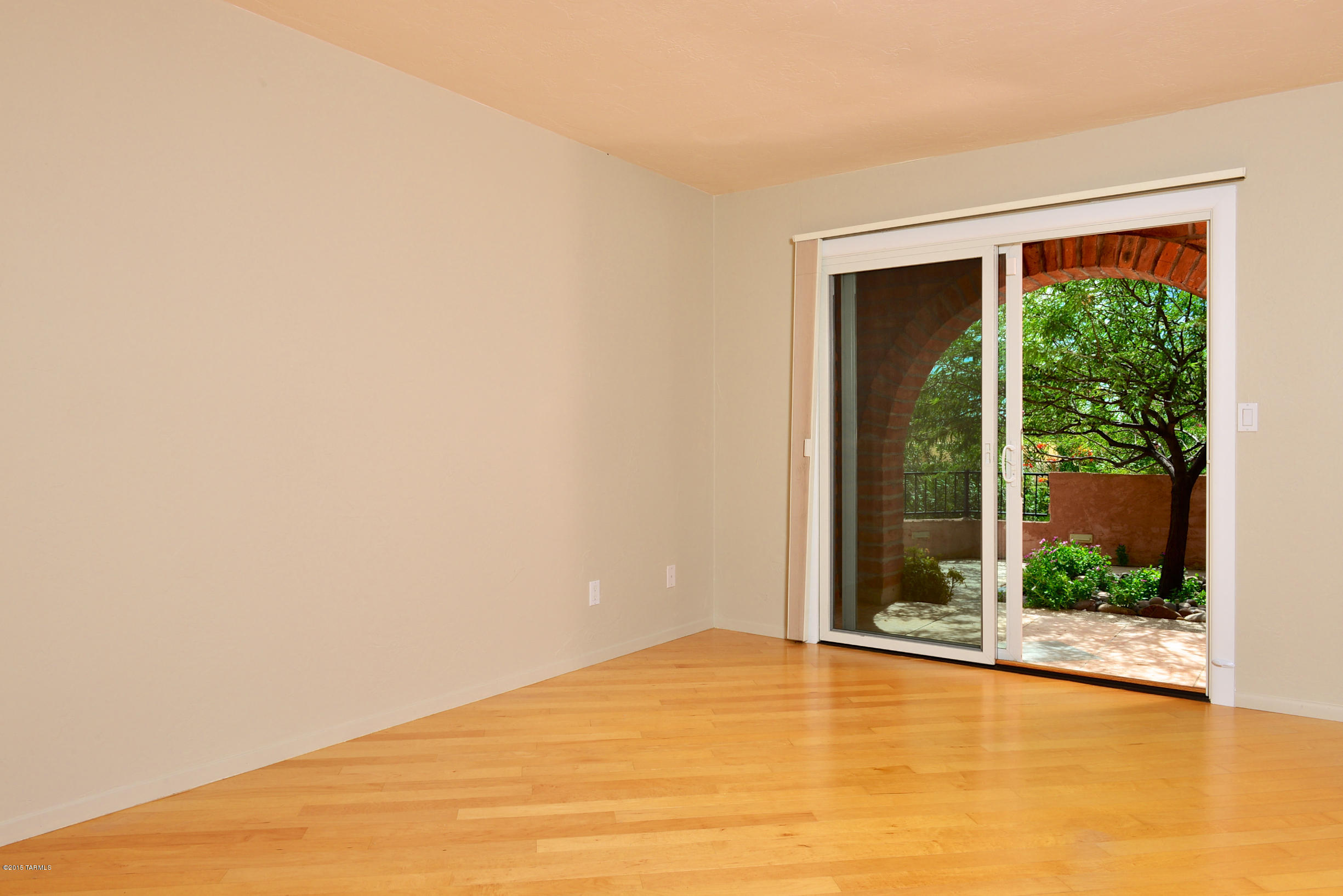 5801 N Placita Joyita