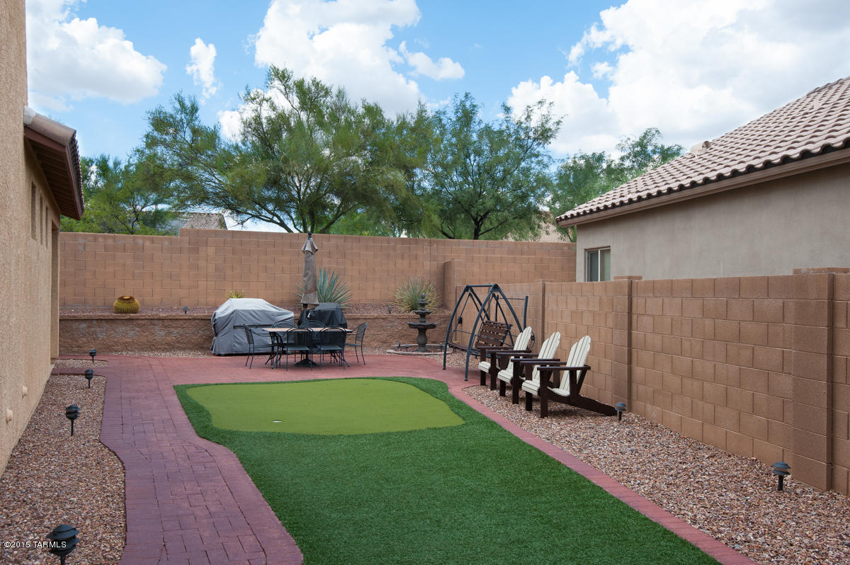 912 W Cork Oak Place