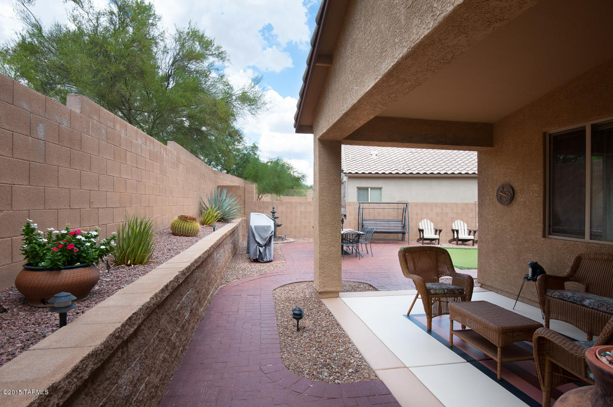 912 W Cork Oak Place