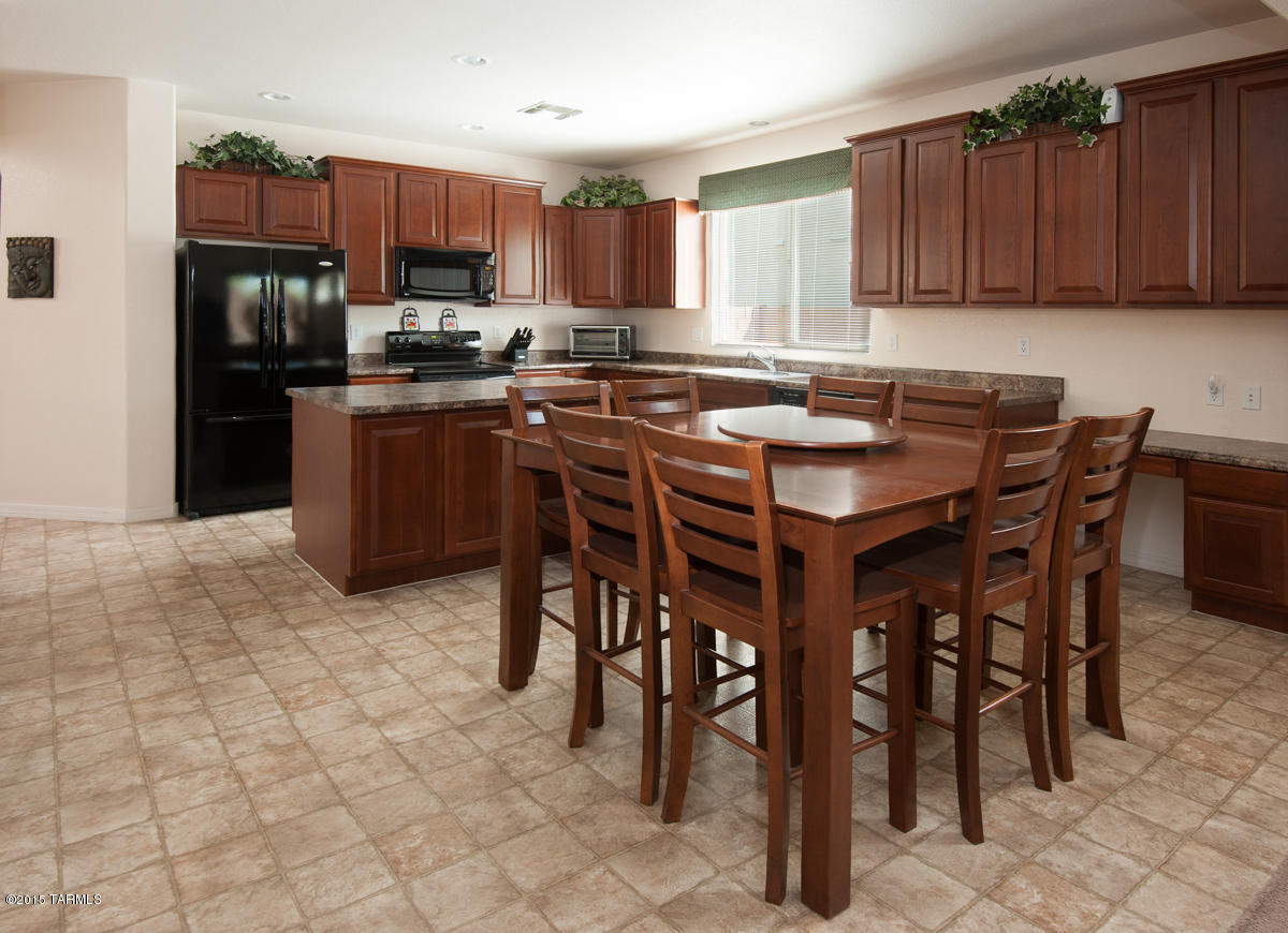 912 W Cork Oak Place