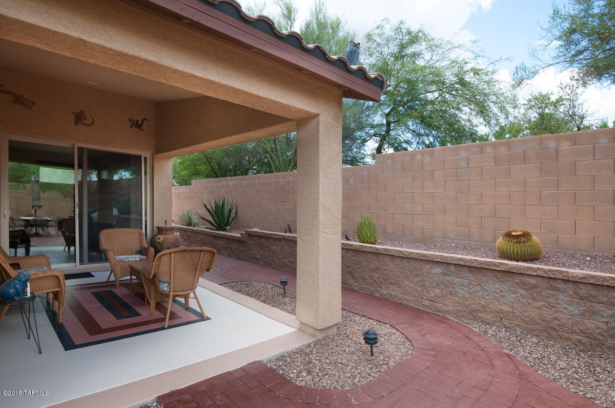 912 W Cork Oak Place