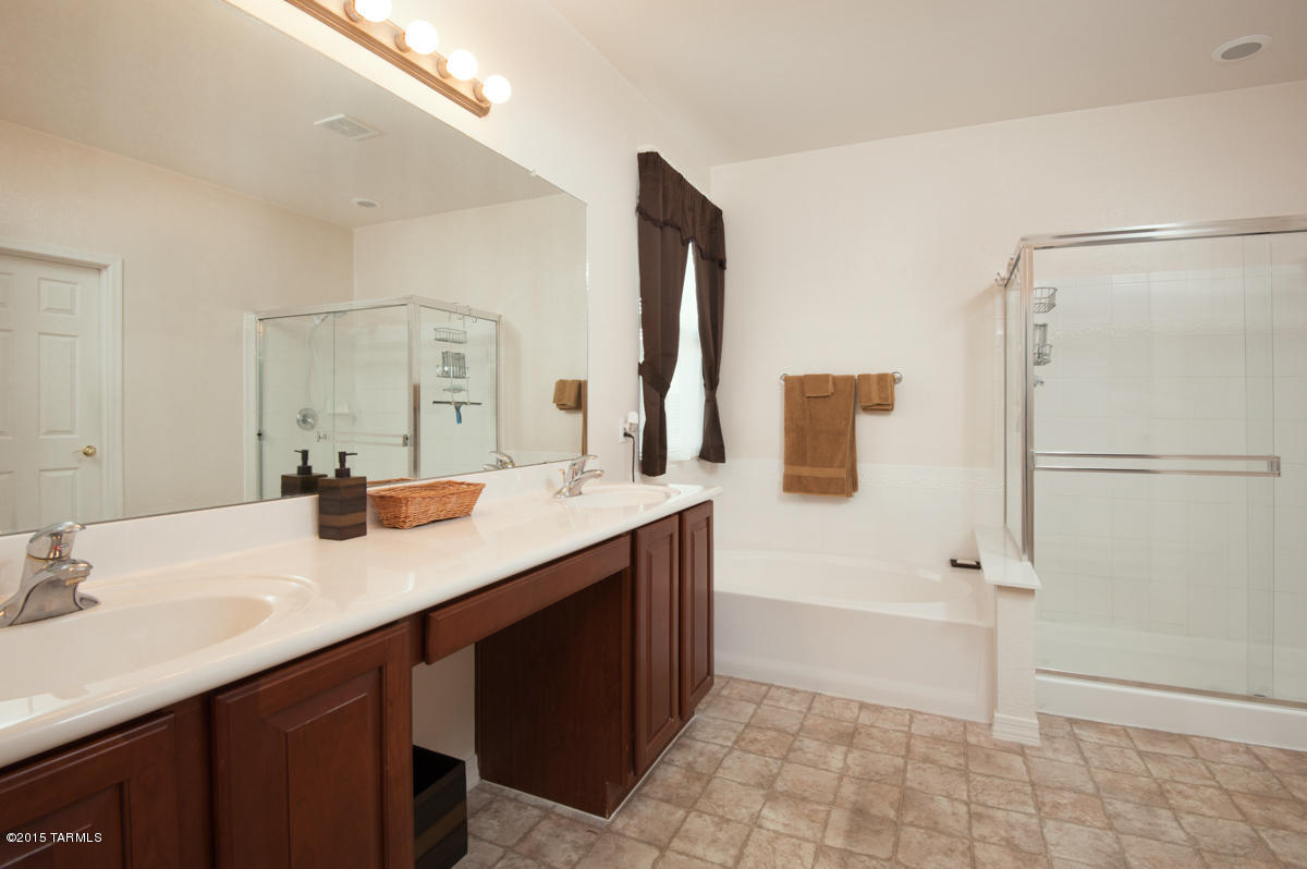 912 W Cork Oak Place