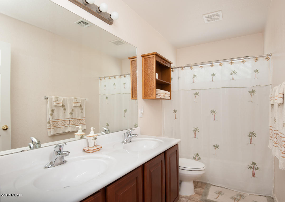 912 W Cork Oak Place