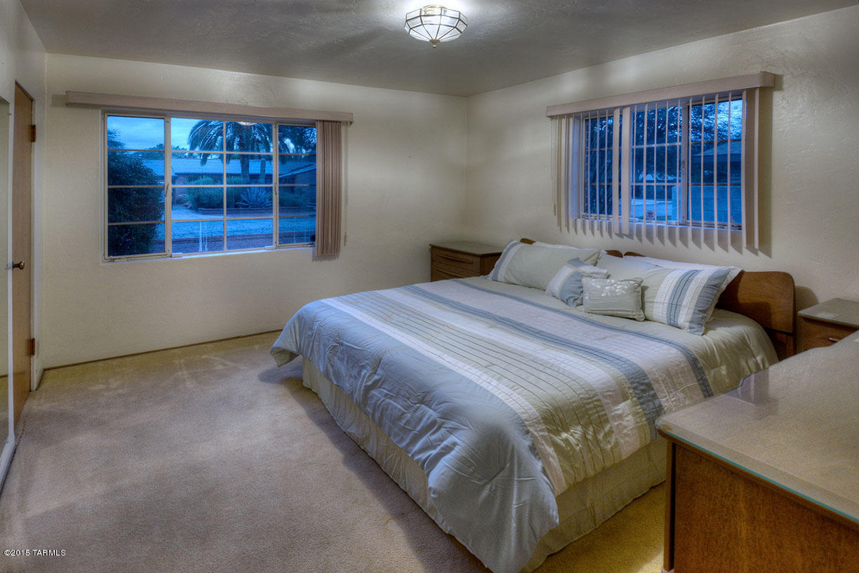 3439 E Hawthorne Street