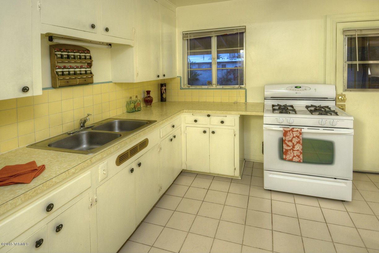 3439 E Hawthorne Street