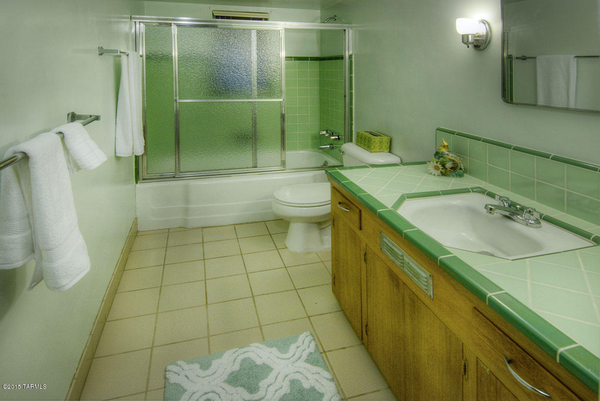 3439 E Hawthorne Street