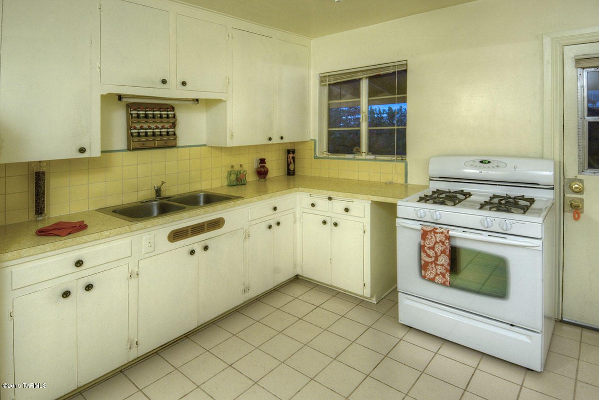 3439 E Hawthorne Street