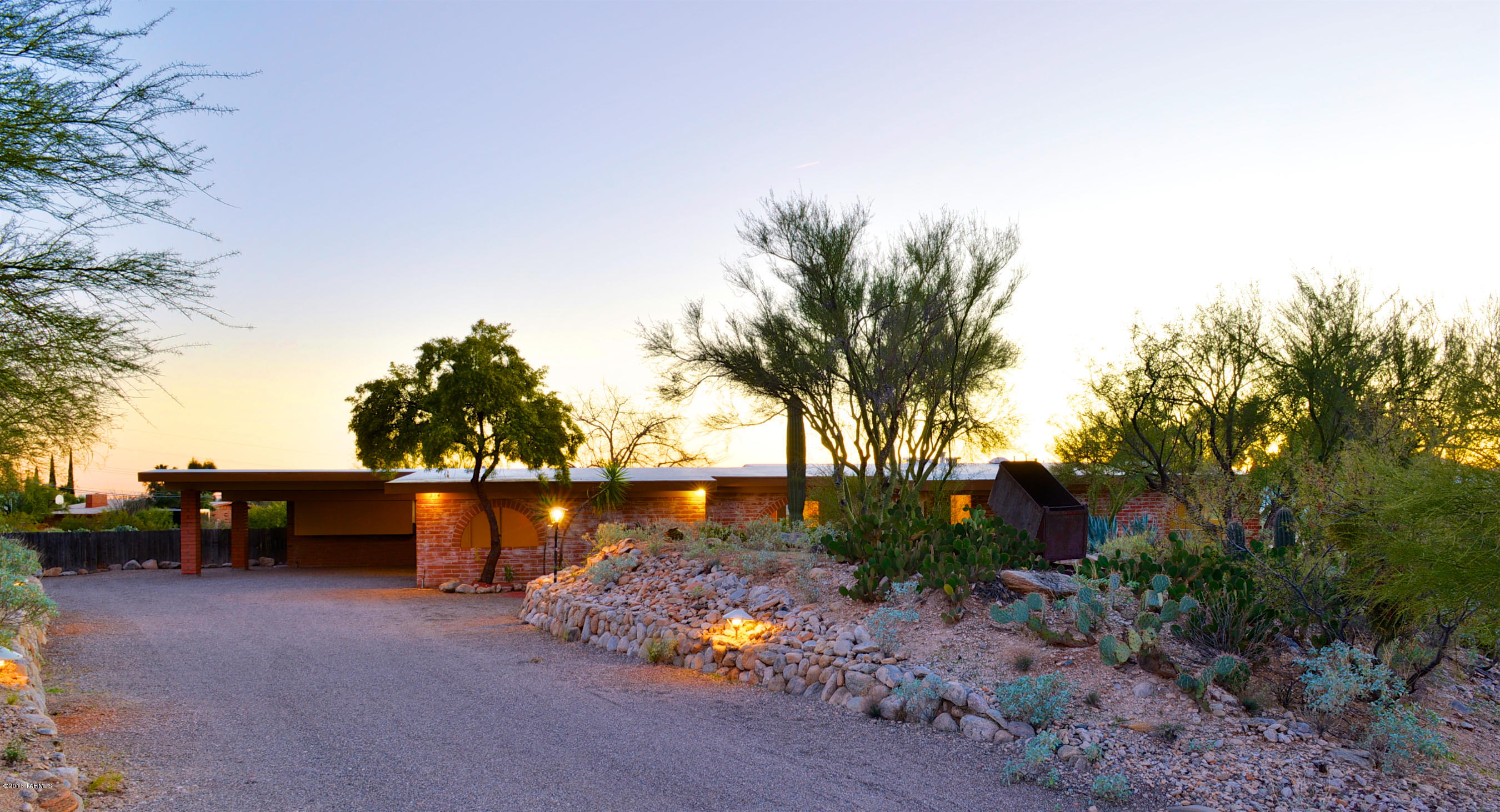 314 E Cambridge Drive