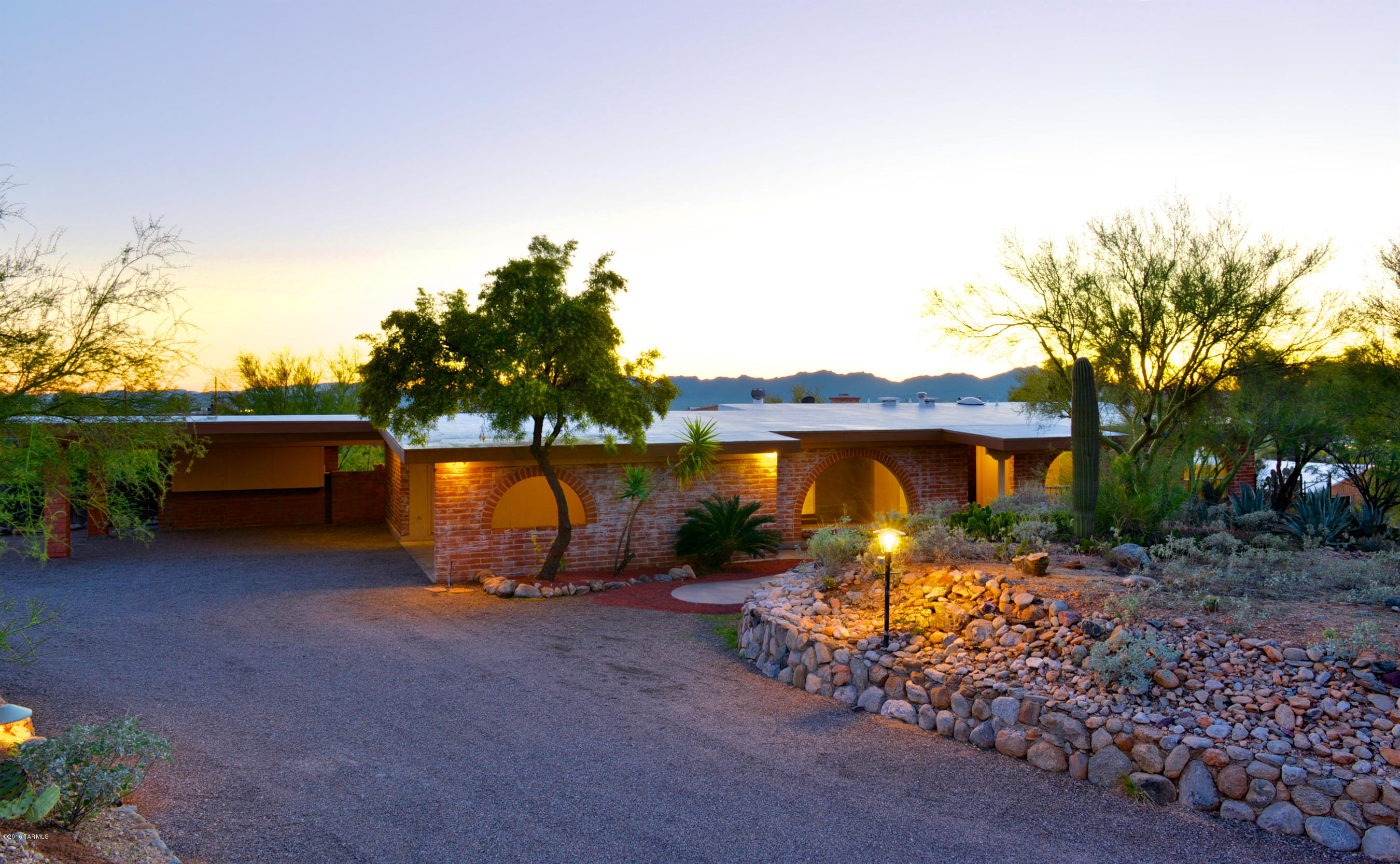 314 E Cambridge Drive