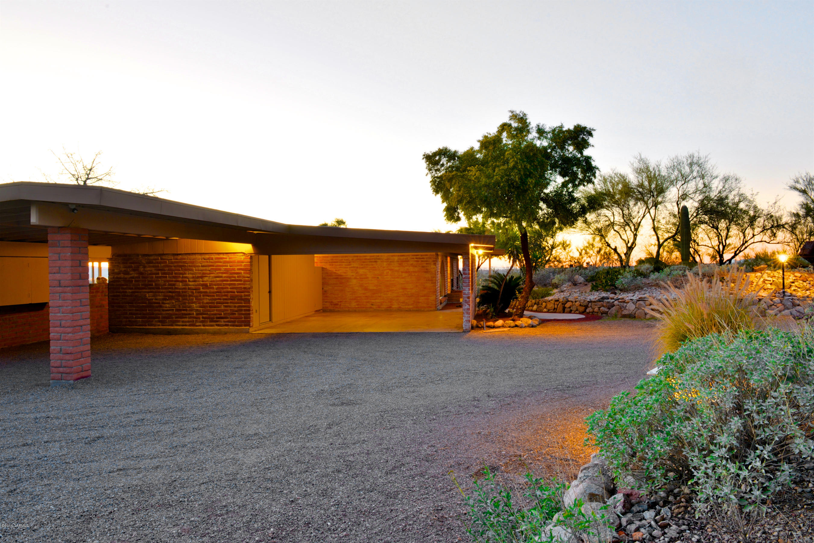 314 E Cambridge Drive