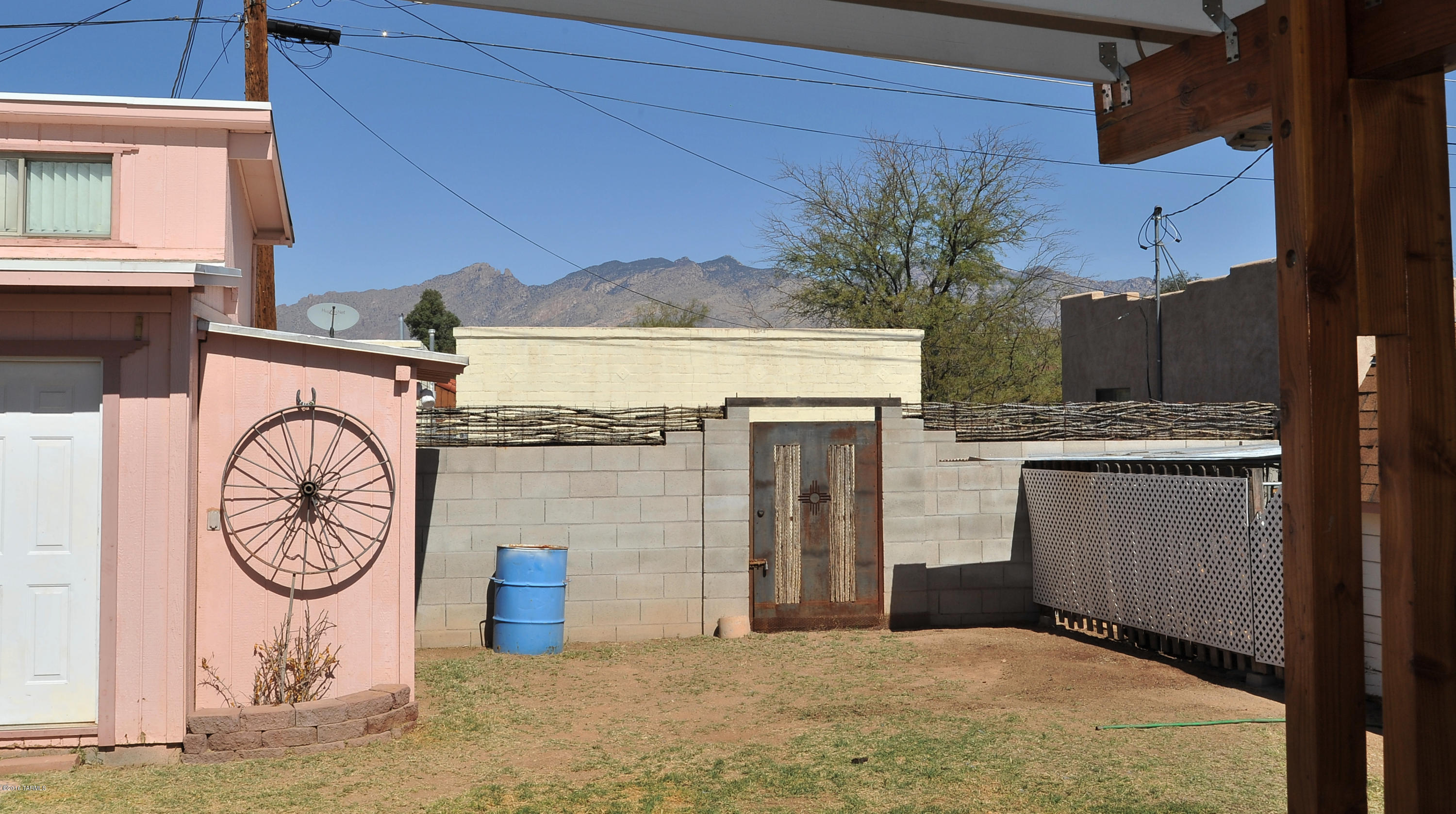 4147 E Los Robles Street