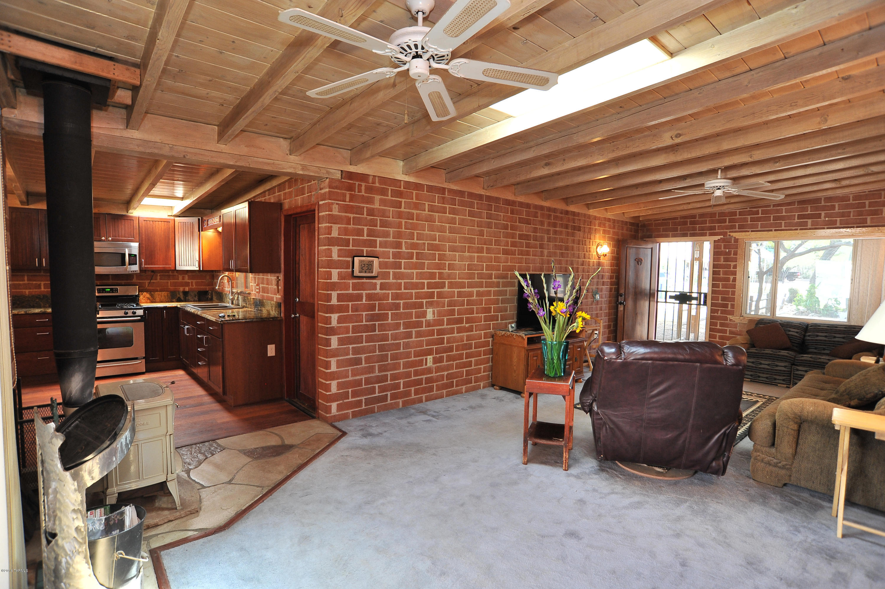 4147 E Los Robles Street