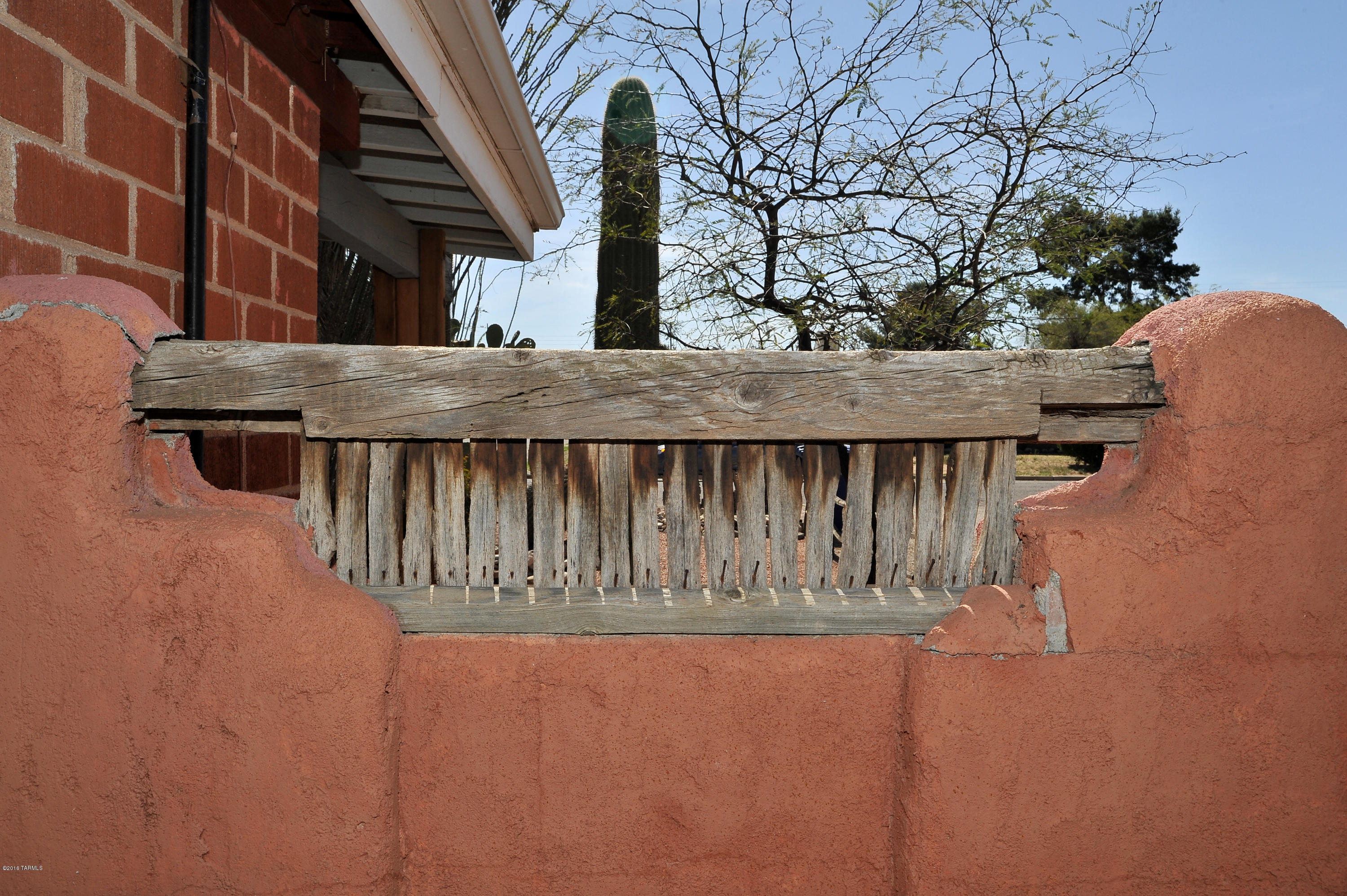 4147 E Los Robles Street