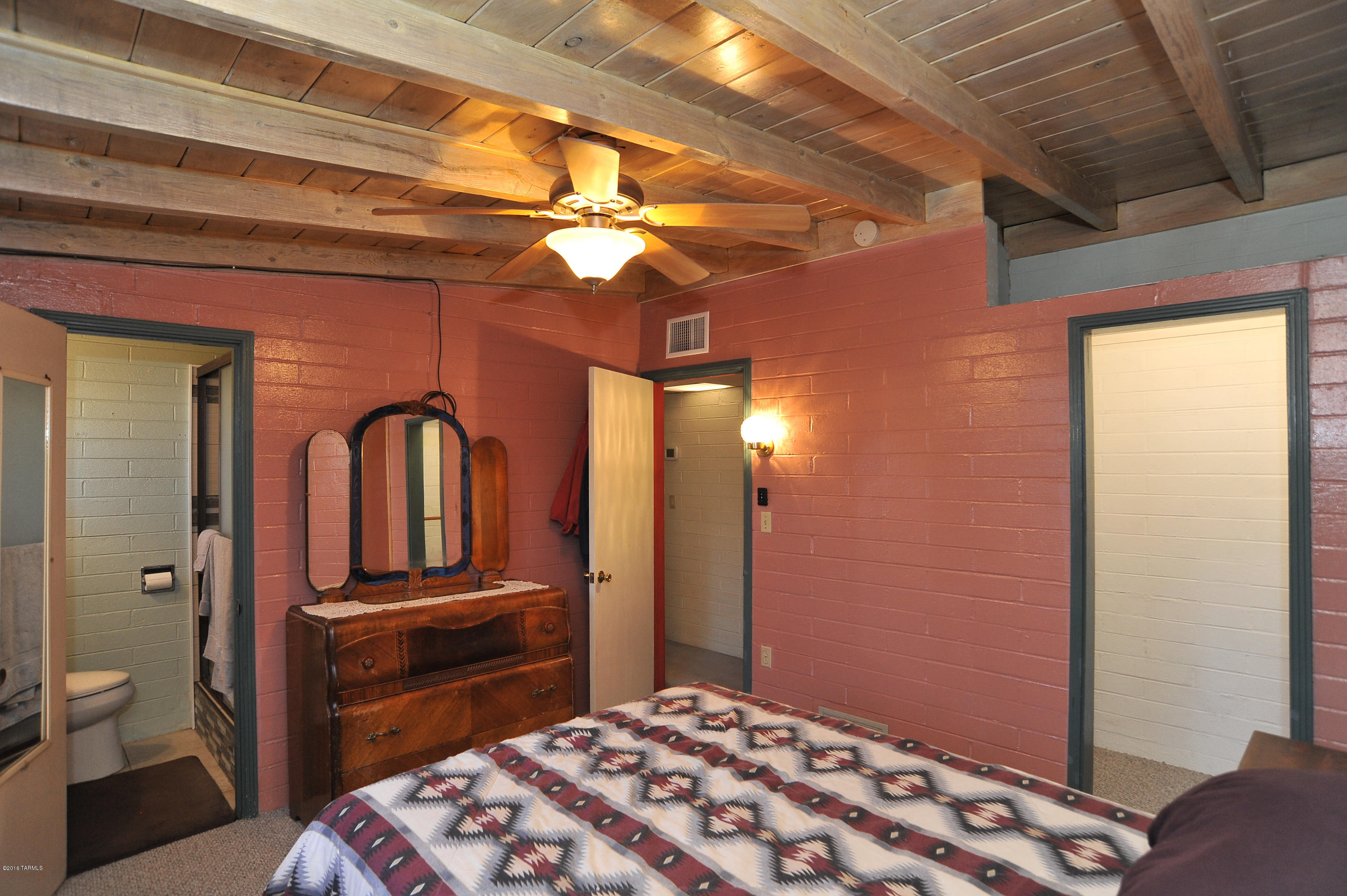 4147 E Los Robles Street