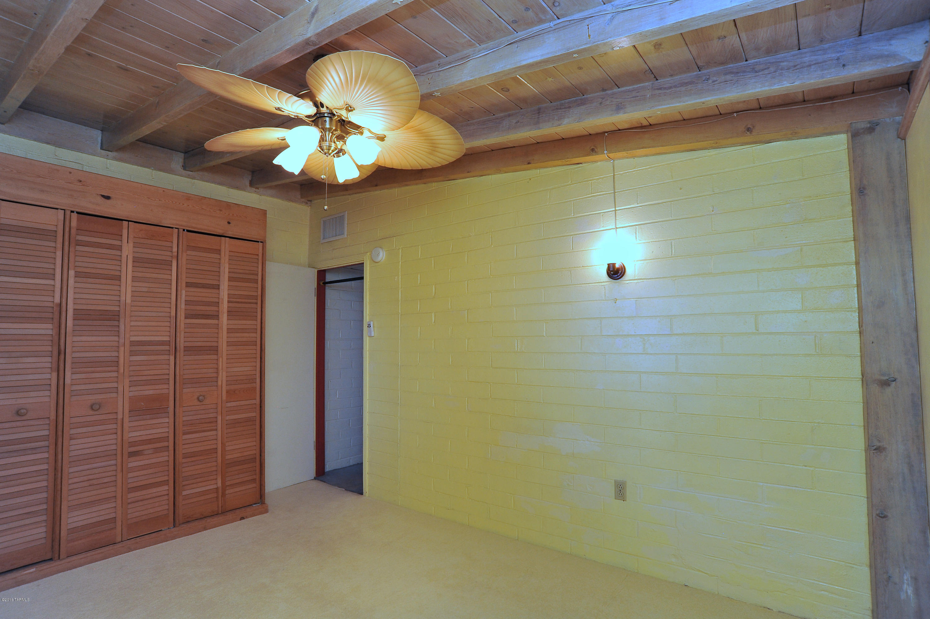 4147 E Los Robles Street