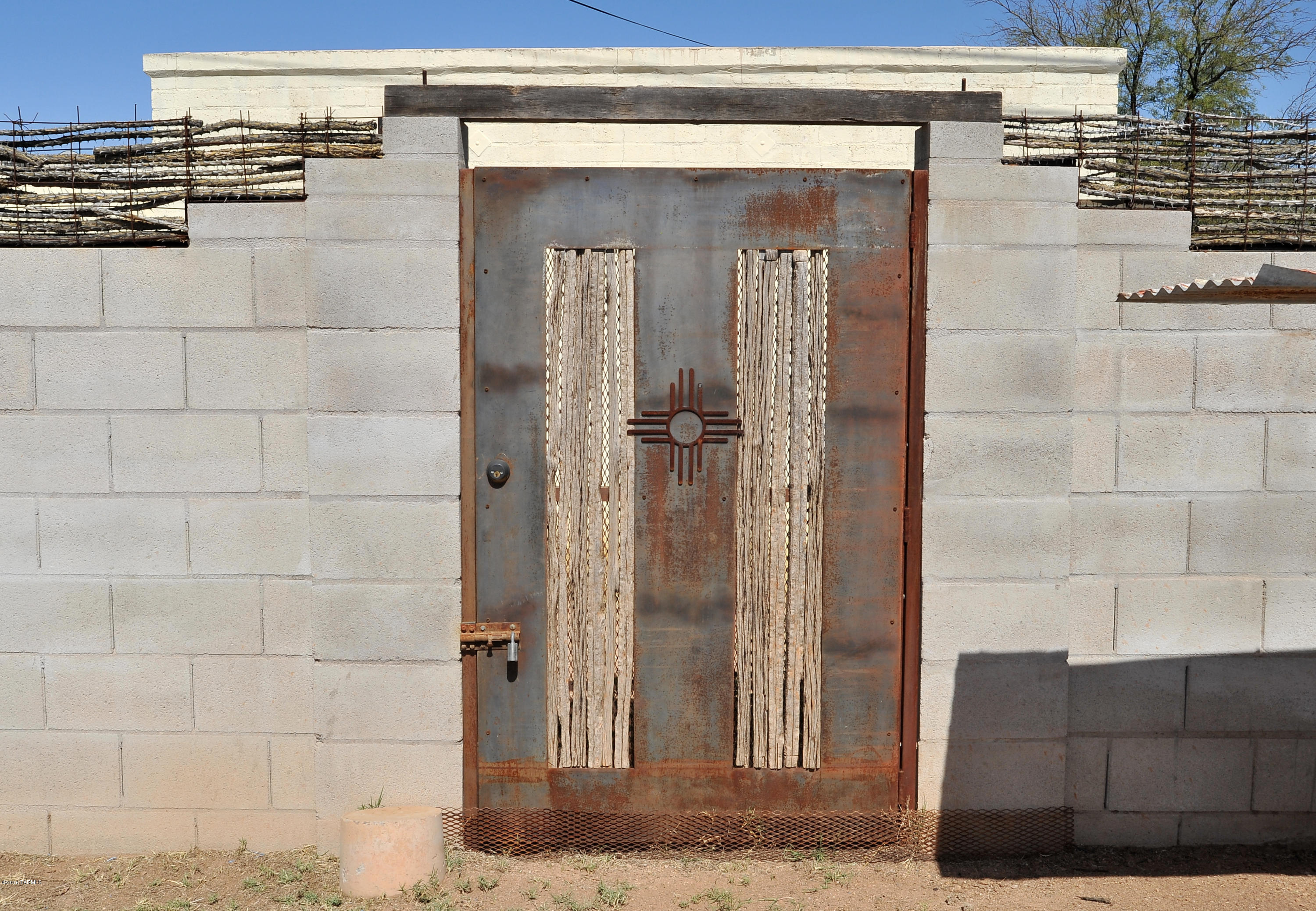 4147 E Los Robles Street