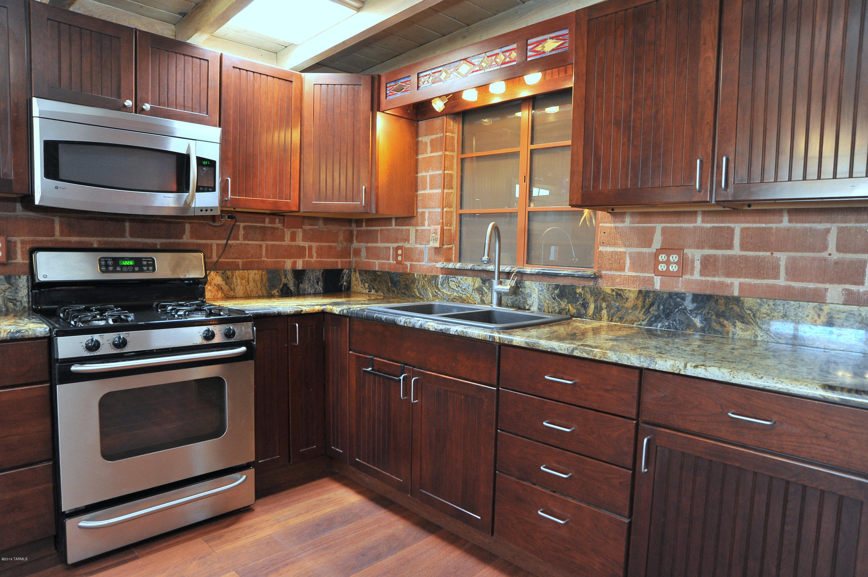 4147 E Los Robles Street