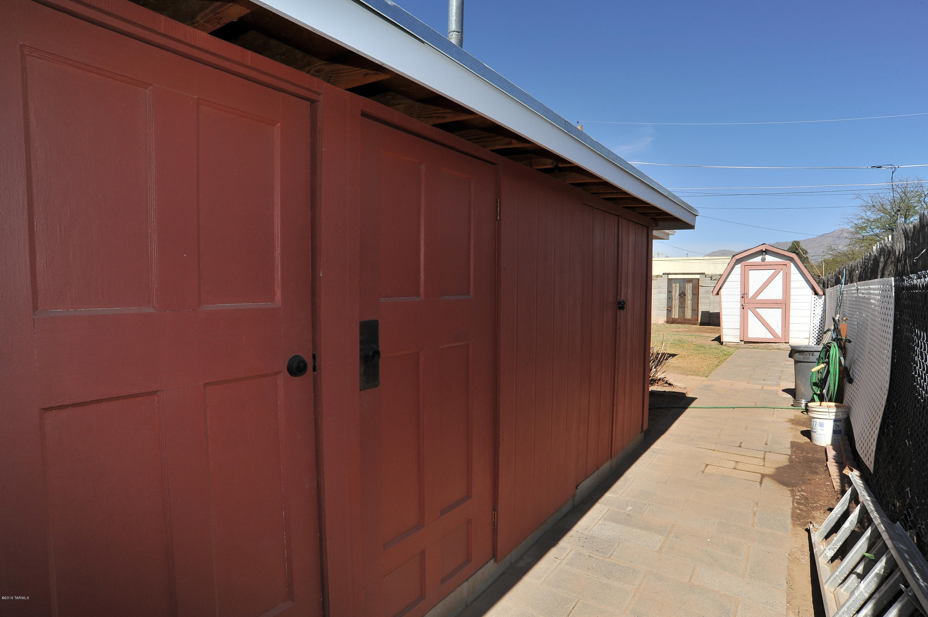 4147 E Los Robles Street