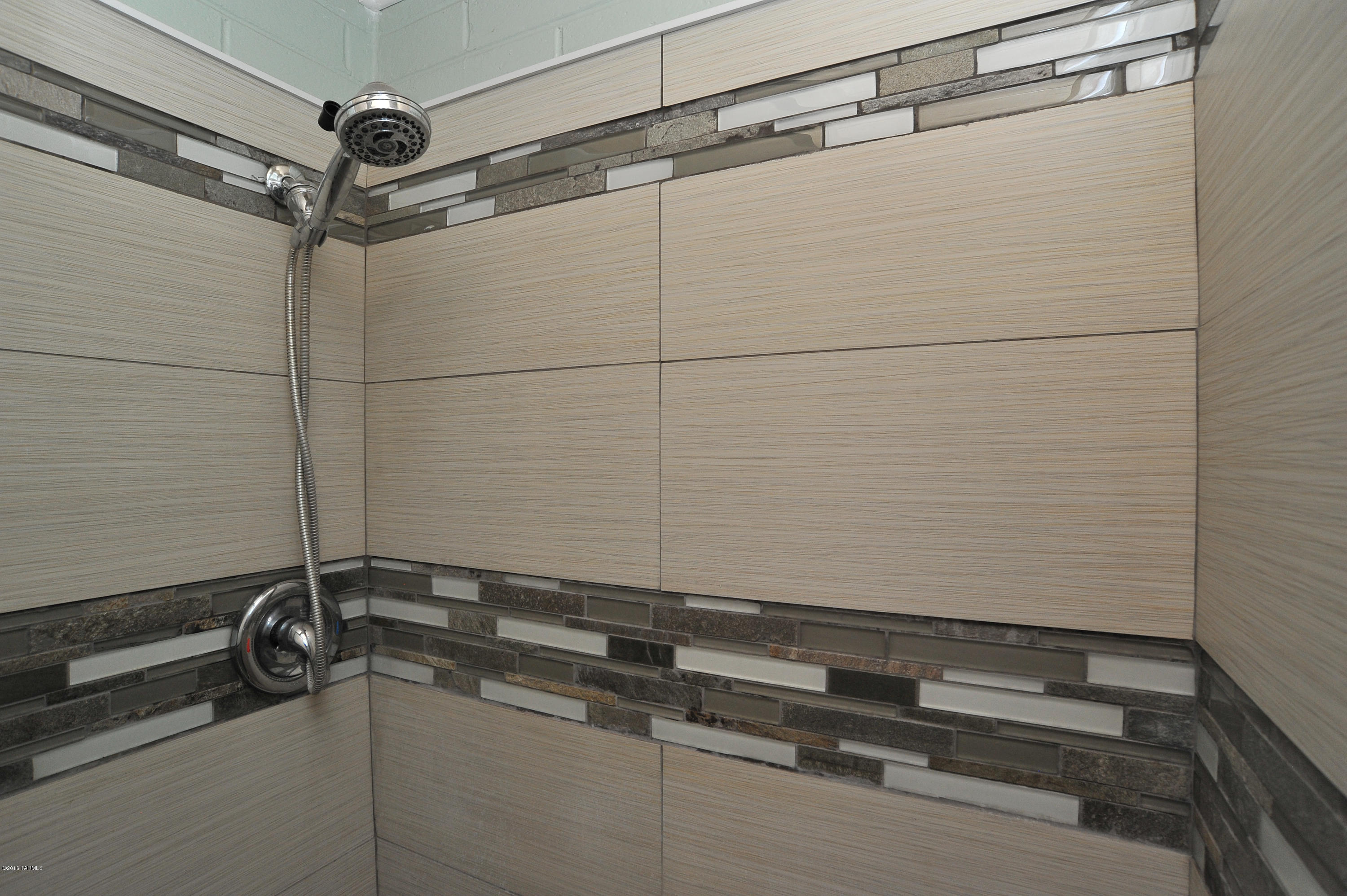 4147 E Los Robles Street