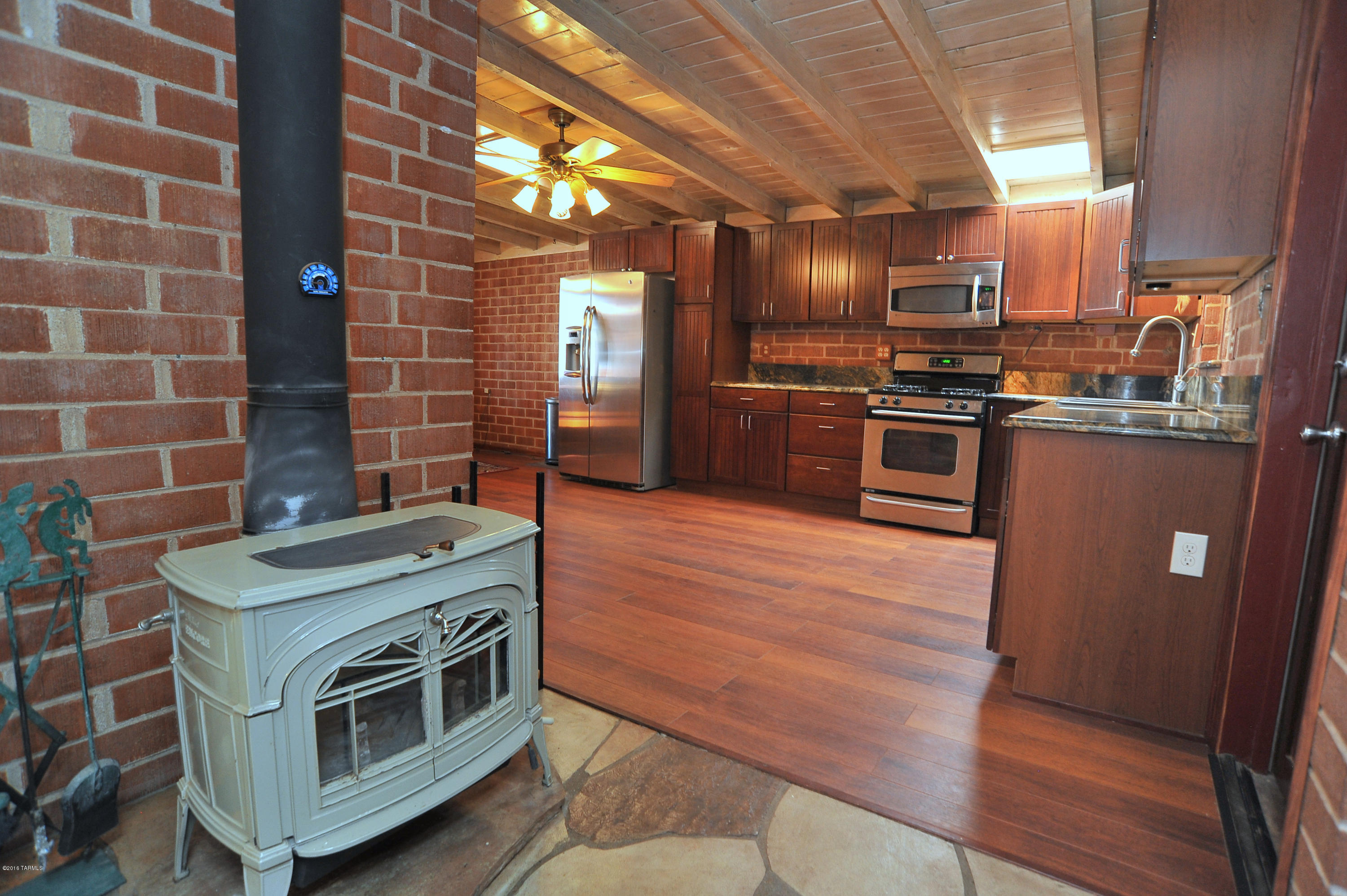 4147 E Los Robles Street