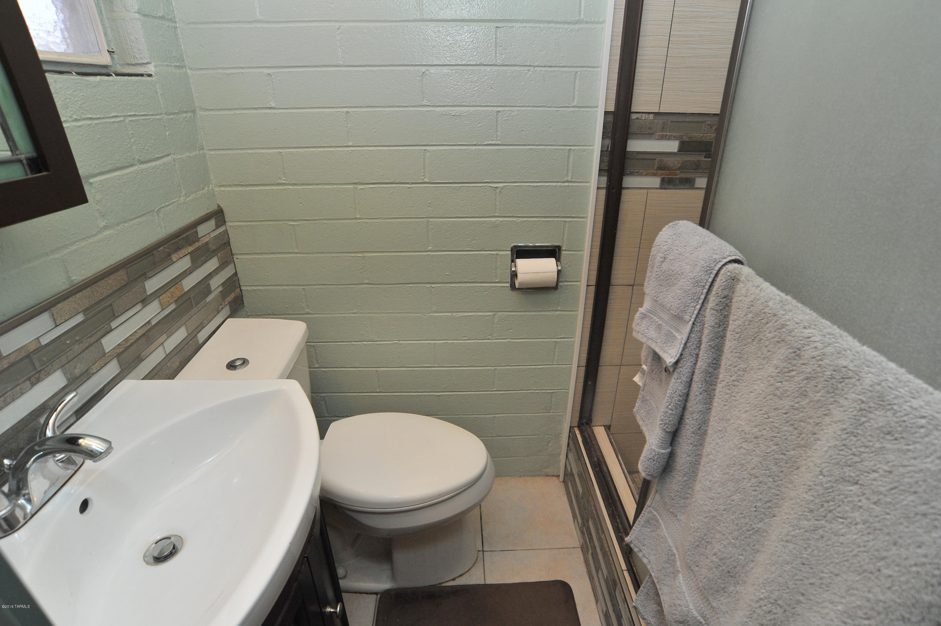 4147 E Los Robles Street