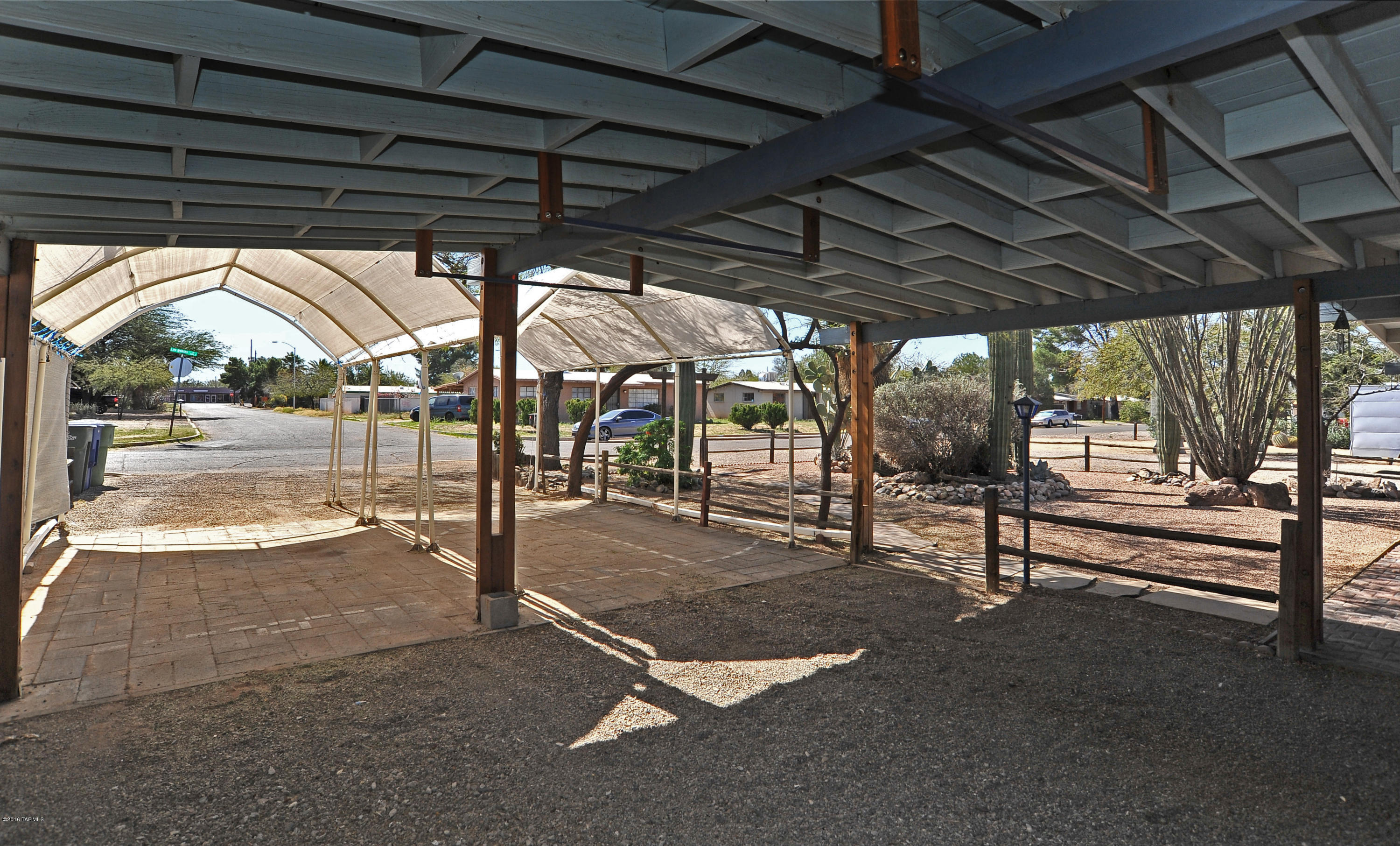 4147 E Los Robles Street