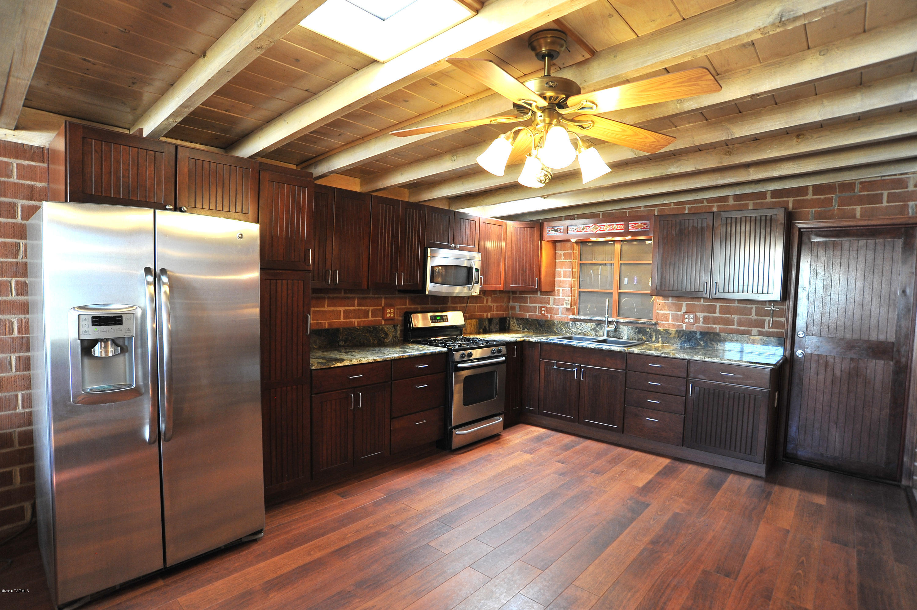 4147 E Los Robles Street