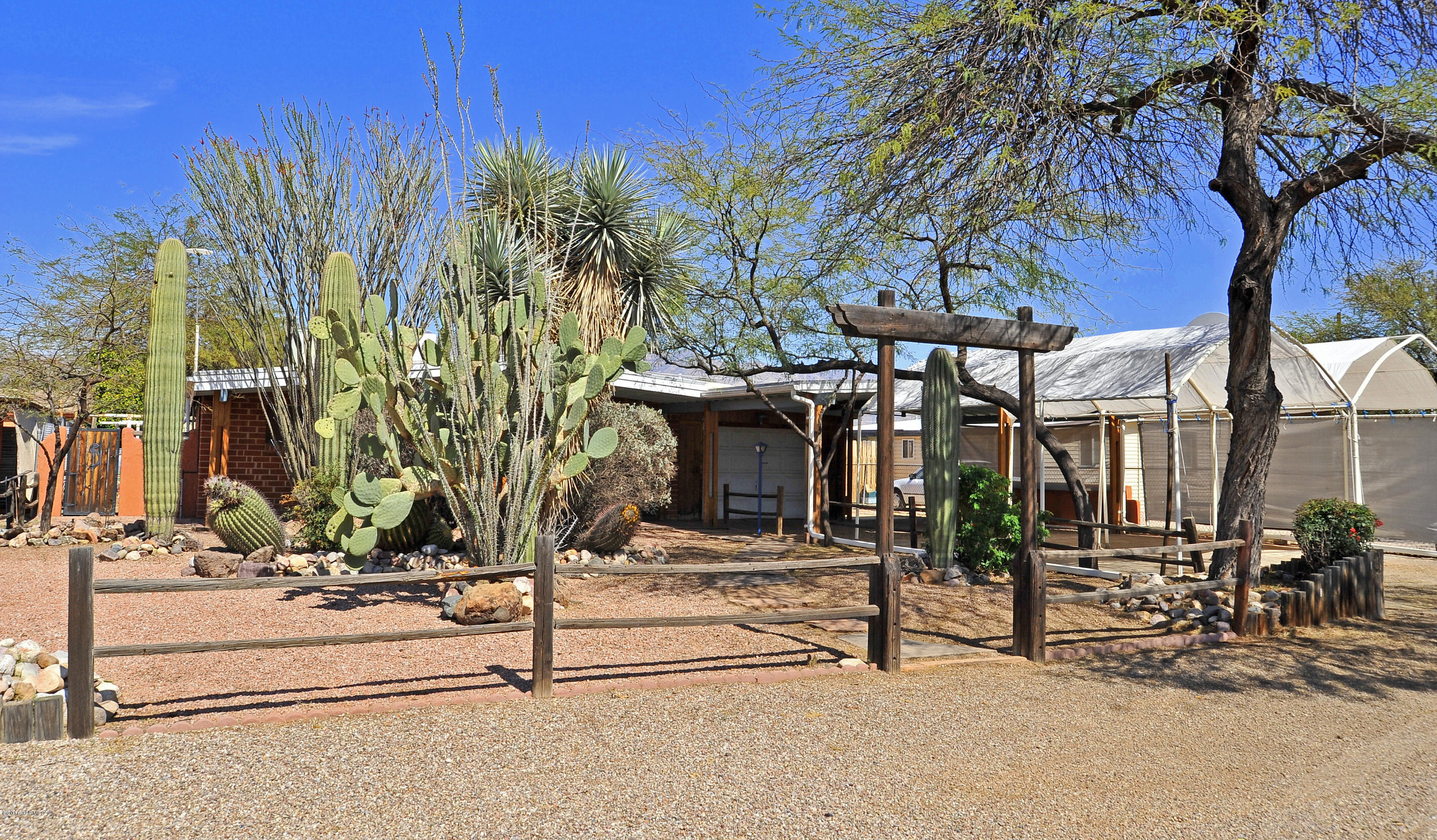 4147 E Los Robles Street