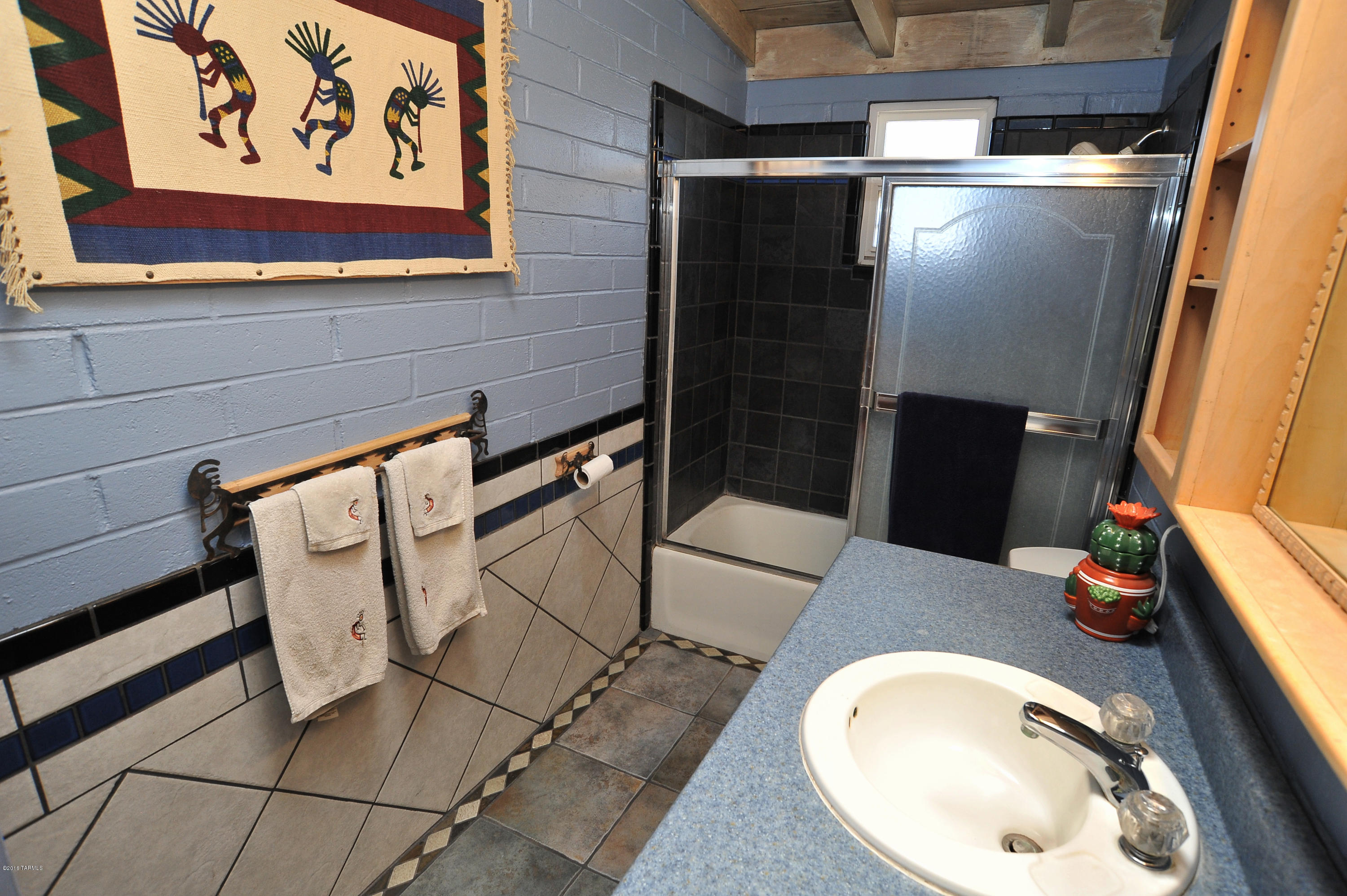 4147 E Los Robles Street