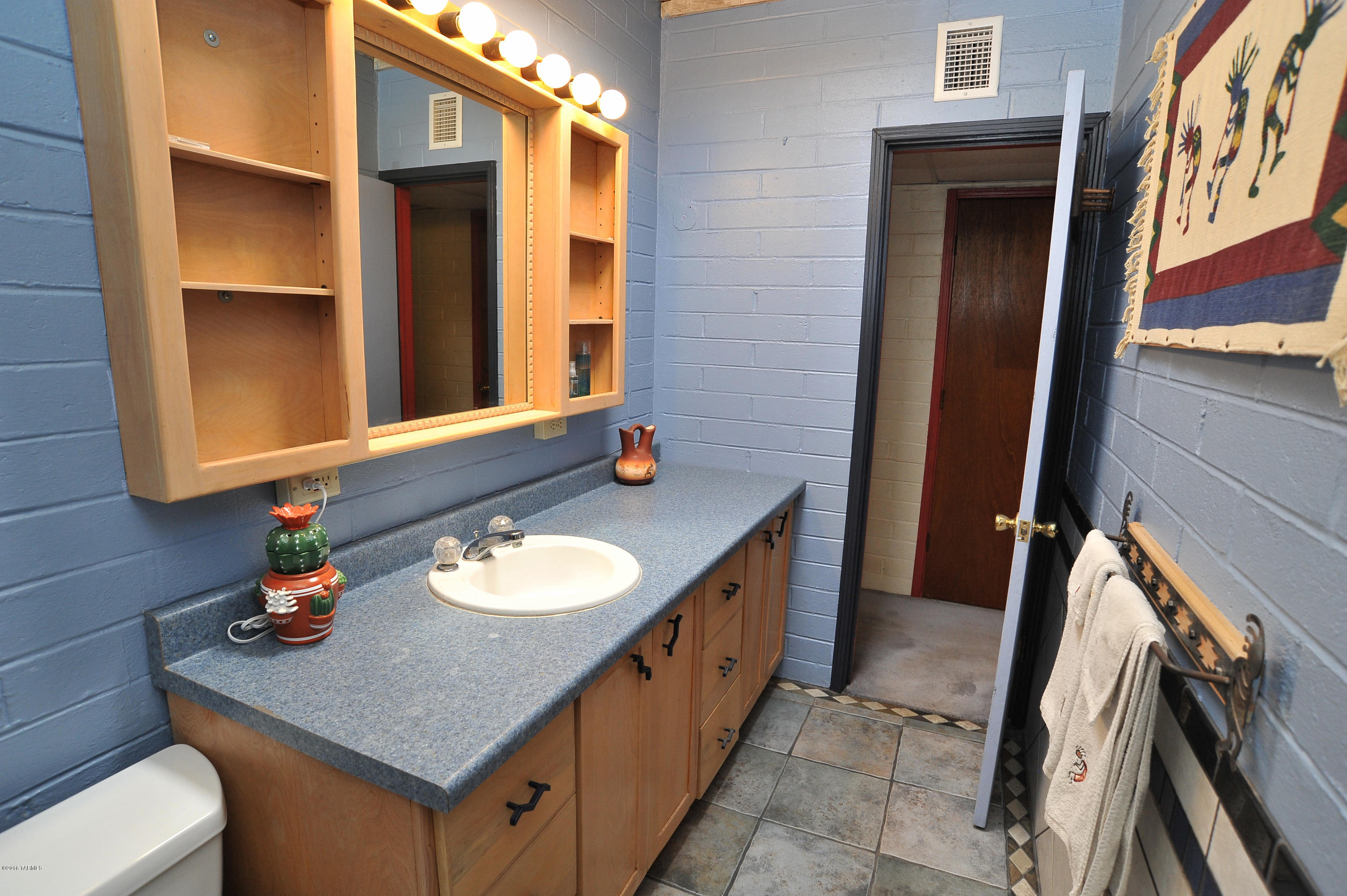 4147 E Los Robles Street