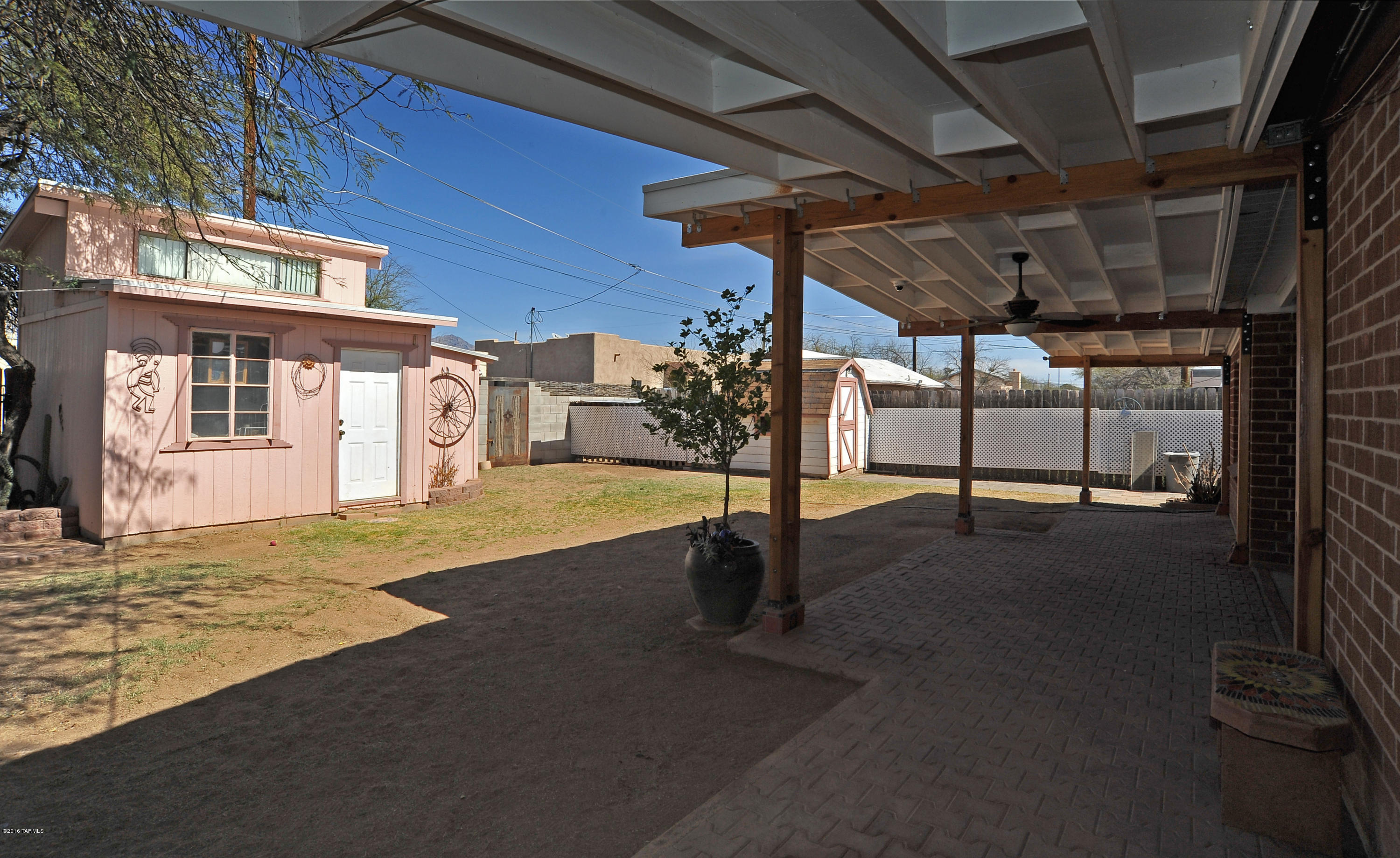 4147 E Los Robles Street