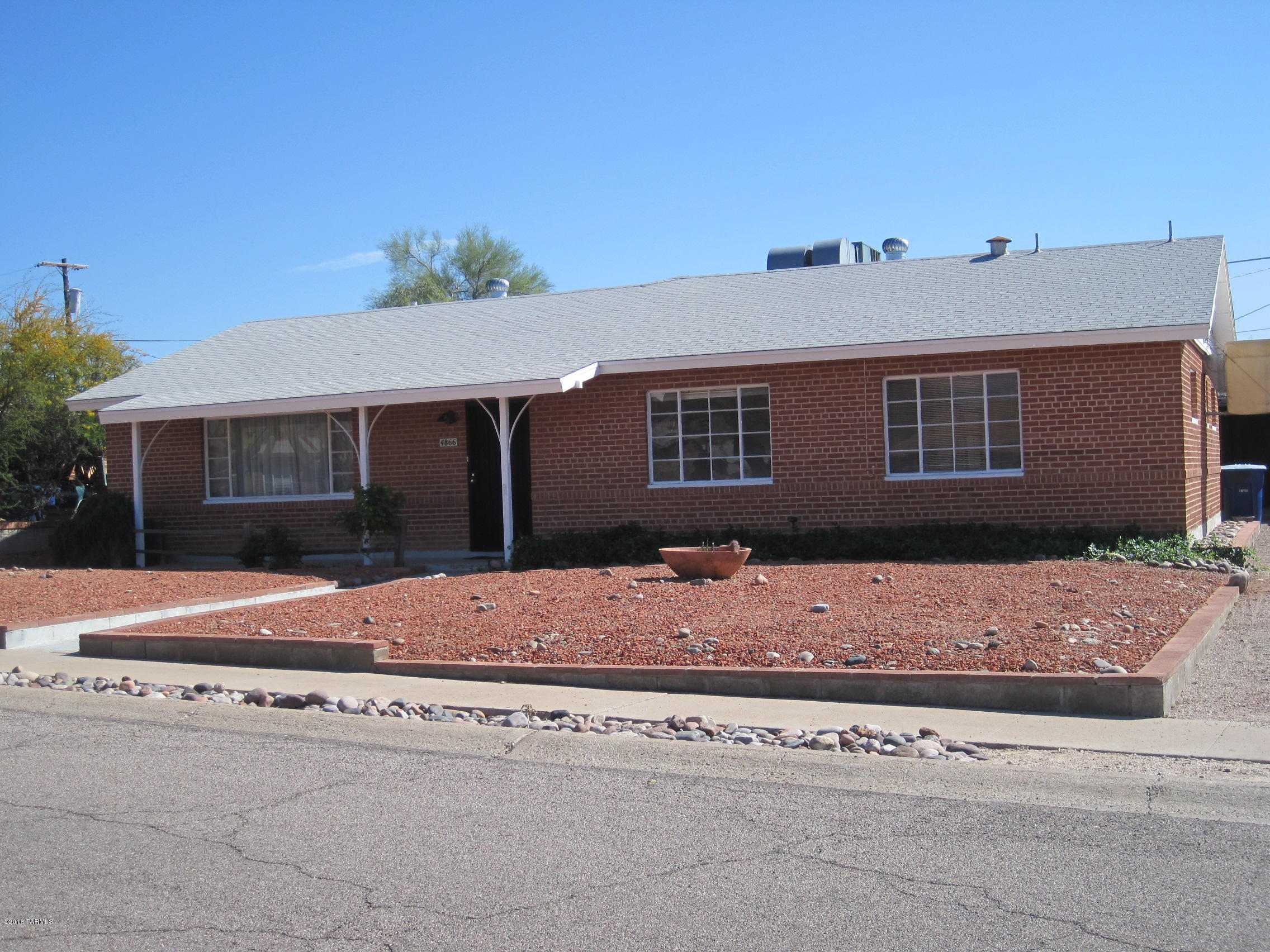 4866 E Cooper Street