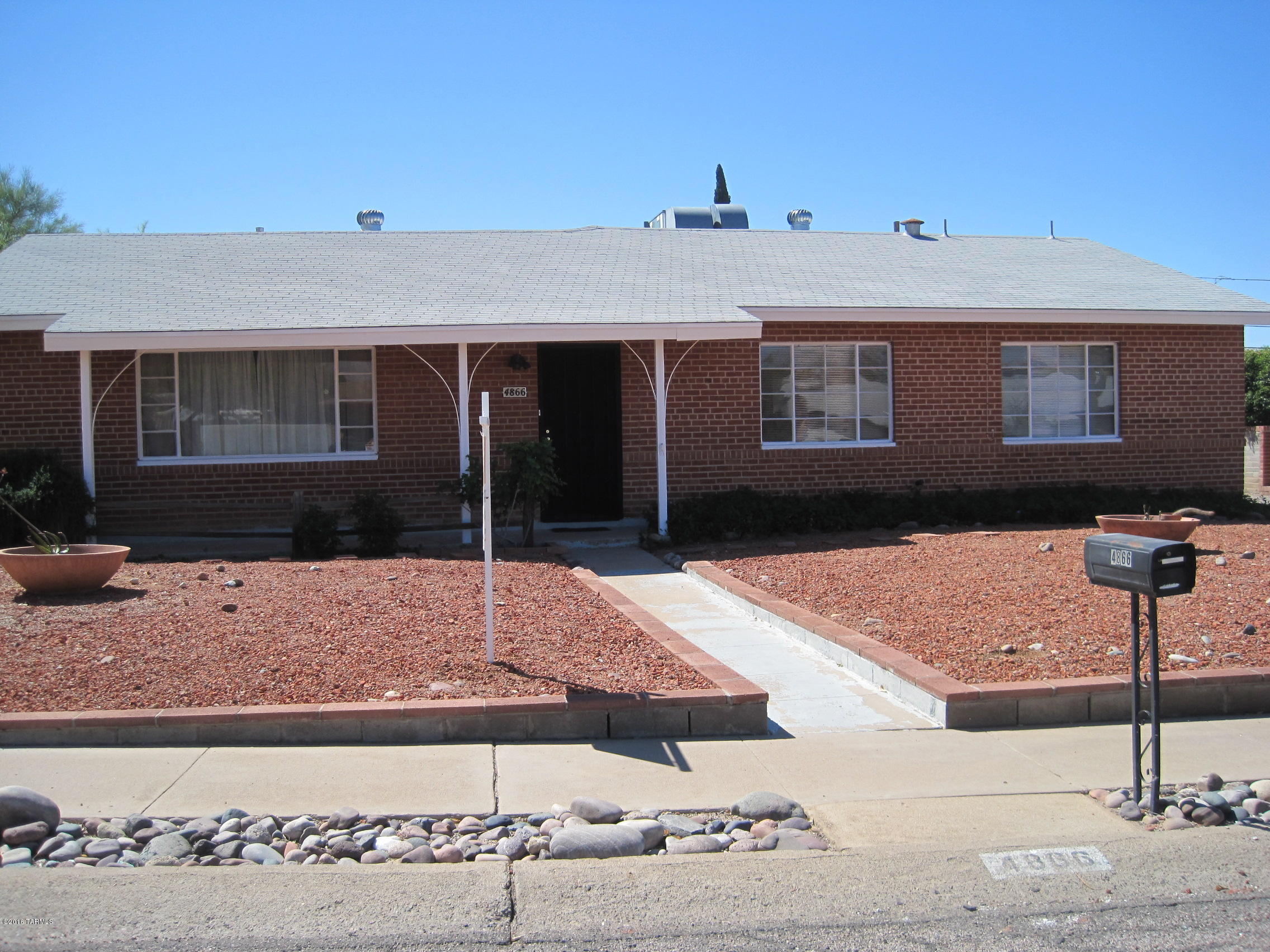 4866 E Cooper Street