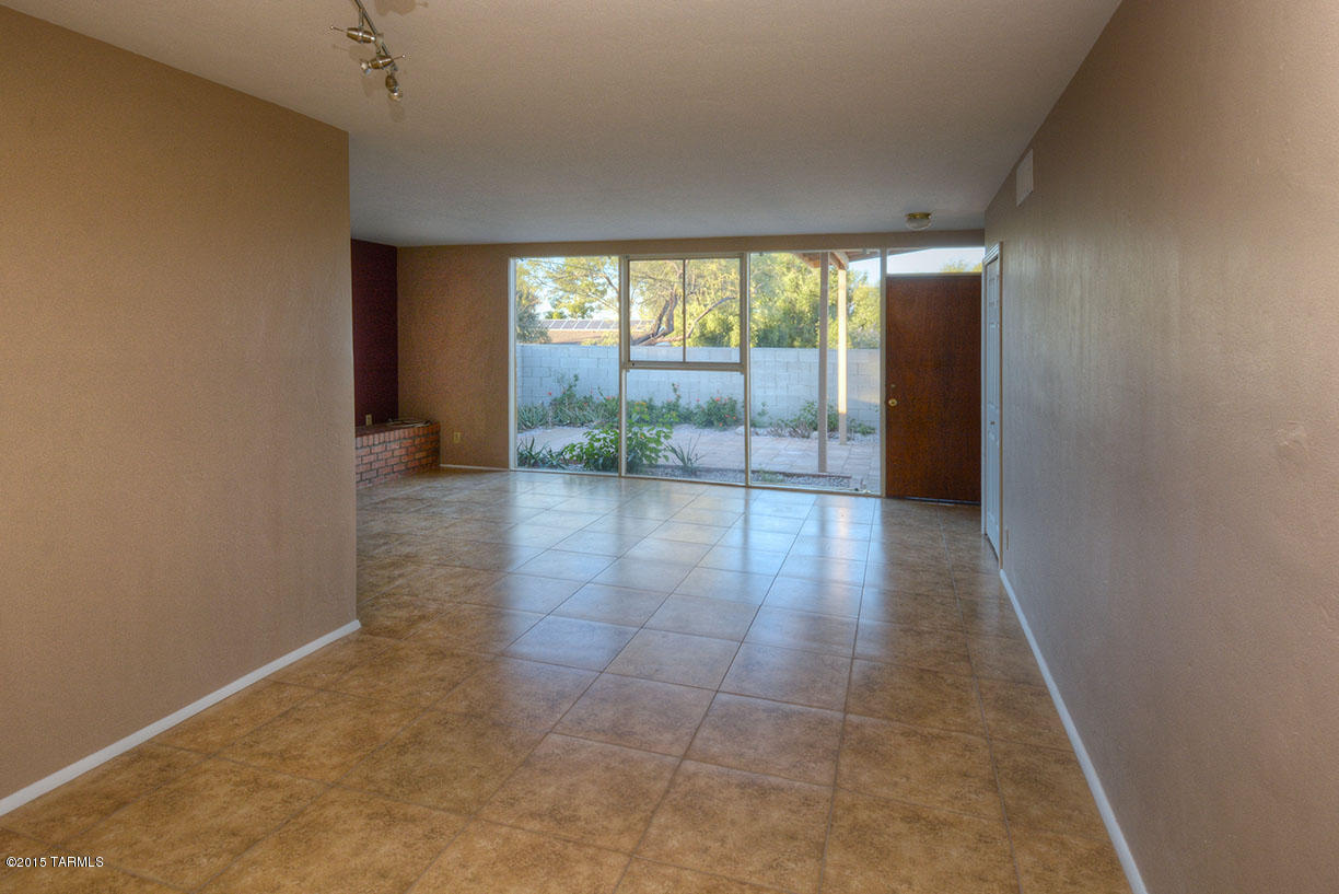 5002 E Cooper Street