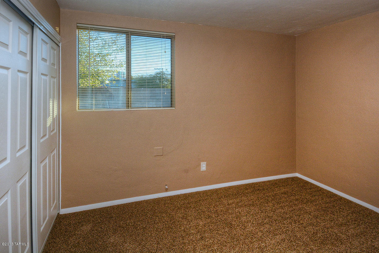 5002 E Cooper Street