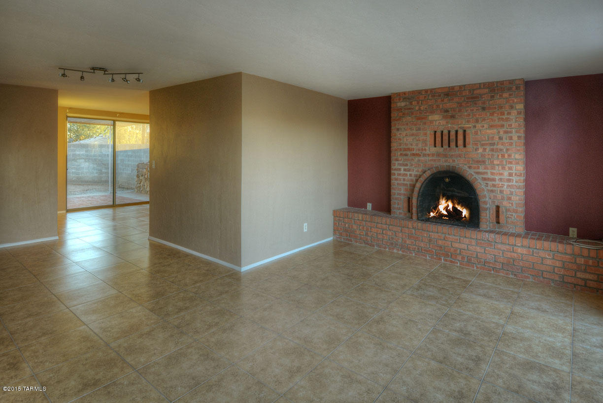 5002 E Cooper Street