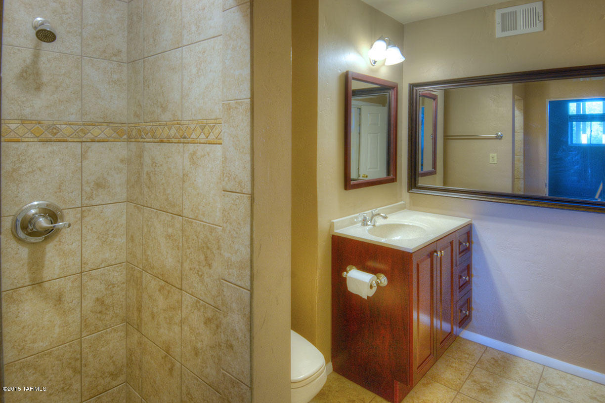 5002 E Cooper Street